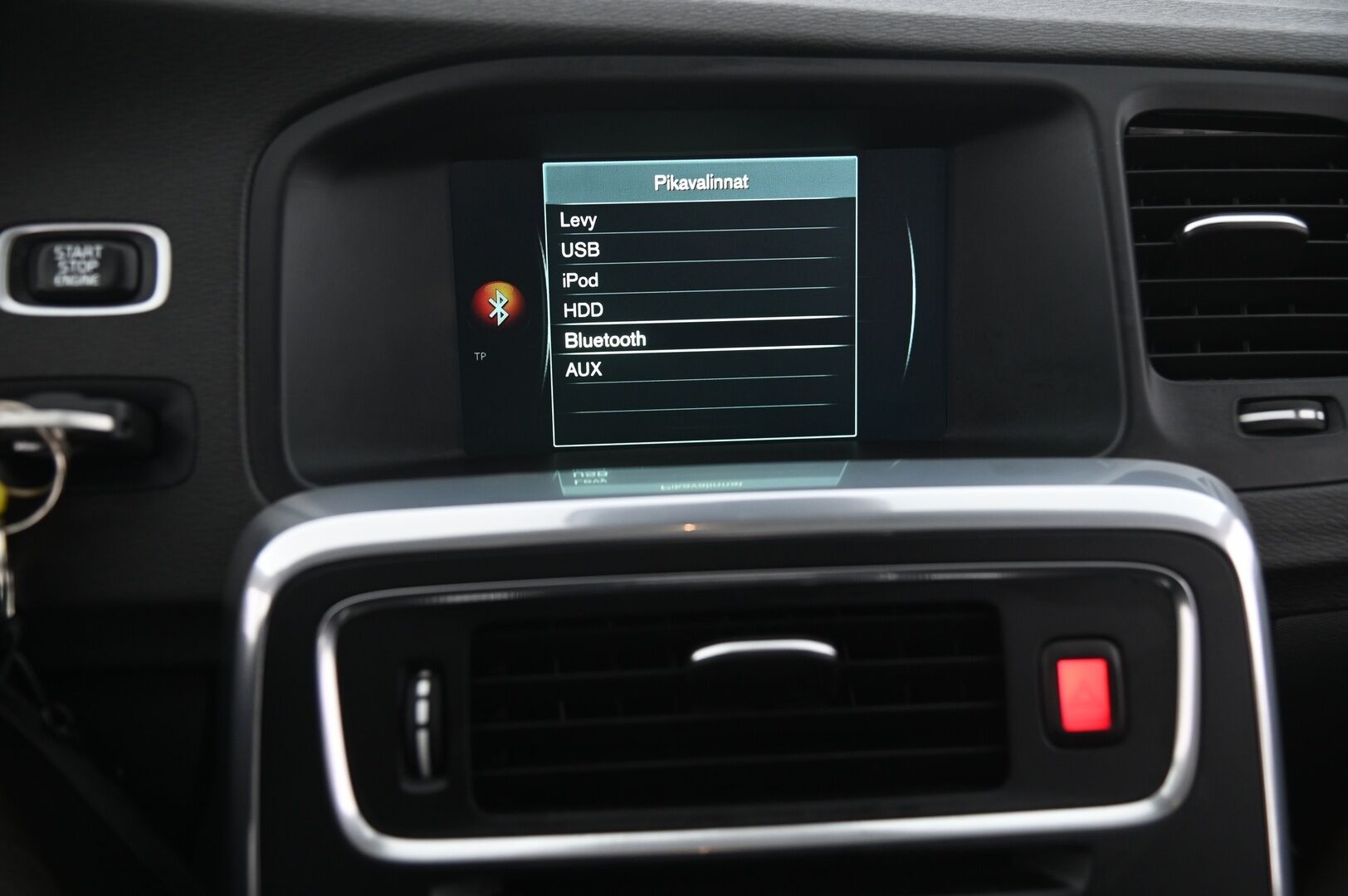 Volvo V60 2016 D5 AWD Twin Engine Classic Momentum aut - *Kattoluukku / Webasto / VOC / Keyless / Sähkönahat / Juuri huollettu!*