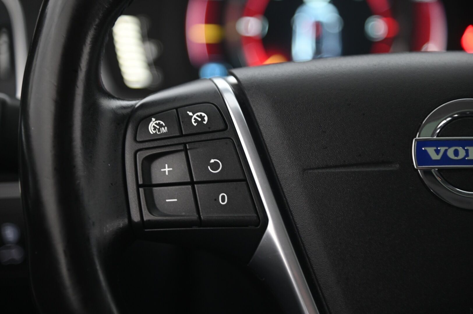 Volvo V60 2016 D5 AWD Twin Engine Classic Momentum aut - *Kattoluukku / Webasto / VOC / Keyless / Sähkönahat / Juuri huollettu!*