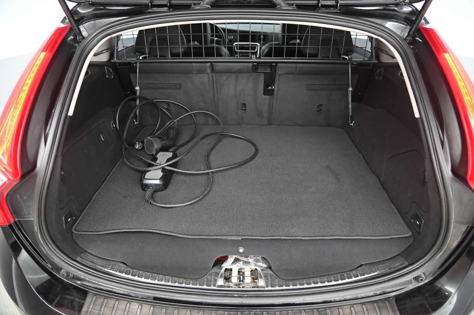 Volvo V60 2016 D5 AWD Twin Engine Classic Momentum aut - *Kattoluukku / Webasto / VOC / Keyless / Sähkönahat / Juuri huollettu!*