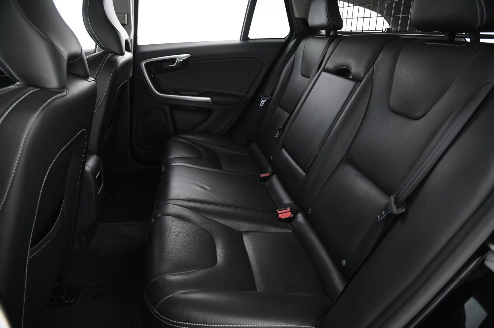Volvo V60 2016 D5 AWD Twin Engine Classic Momentum aut - *Kattoluukku / Webasto / VOC / Keyless / Sähkönahat / Juuri huollettu!*