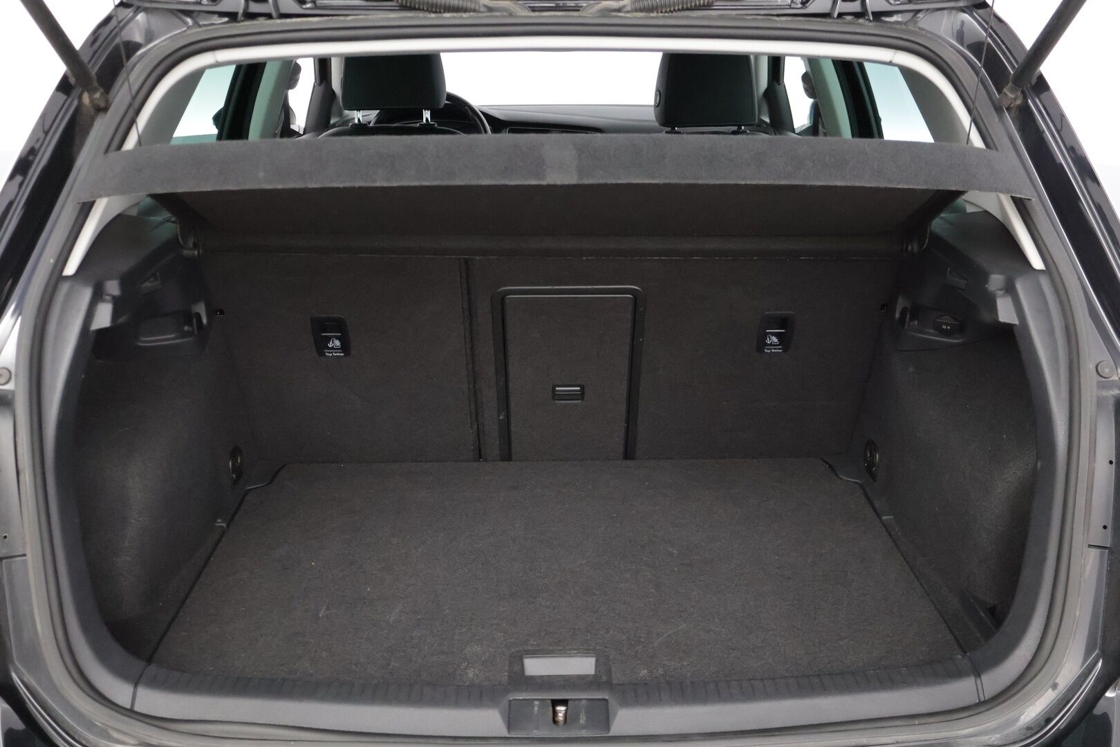 Volkswagen Golf 2019 e-Golf 100 kW (136 hv) automaatti * ACC / BLIS / Nahkapenkit! / Digimittaristo / Kessy / Lane Assist / Ledit / P.kamera* - * Nahkapenkeillä varusteltu asiallinen e-Golf kovilla varusteilla ! * - Osta nyt, maksa vasta ensi vuonna