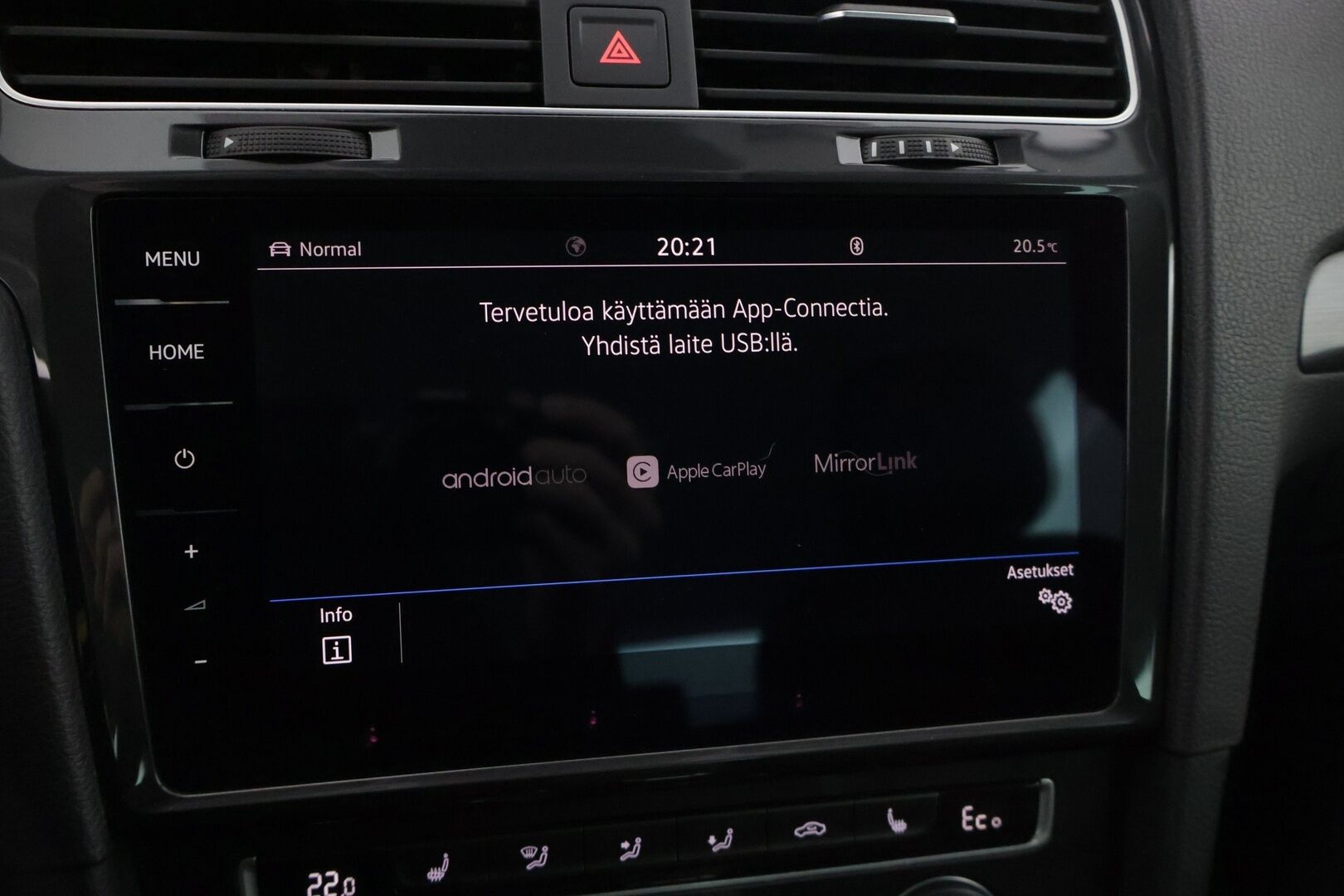 Volkswagen Golf 2019 e-Golf 100 kW (136 hv) automaatti * ACC / BLIS / Nahkapenkit! / Digimittaristo / Kessy / Lane Assist / Ledit / P.kamera* - * Nahkapenkeillä varusteltu asiallinen e-Golf kovilla varusteilla ! * - Osta nyt, maksa vasta ensi vuonna