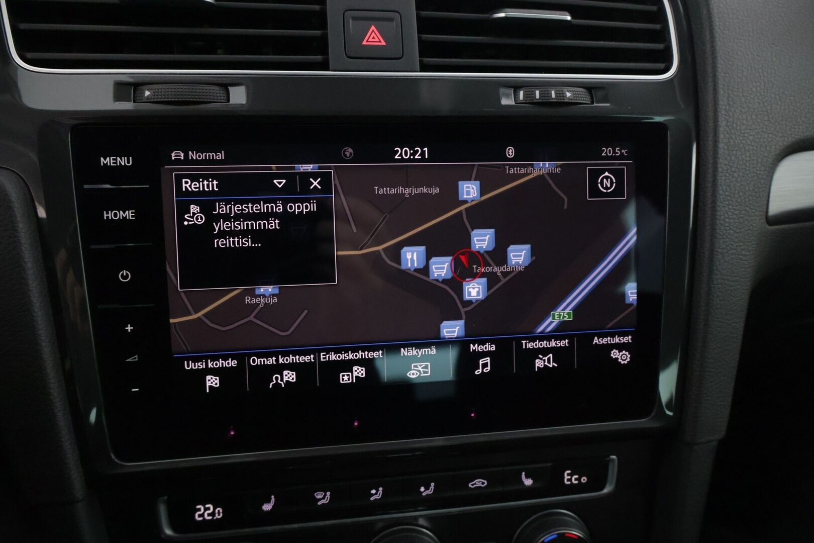 Volkswagen Golf 2019 e-Golf 100 kW (136 hv) automaatti * ACC / BLIS / Nahkapenkit! / Digimittaristo / Kessy / Lane Assist / Ledit / P.kamera* - * Nahkapenkeillä varusteltu asiallinen e-Golf kovilla varusteilla ! * - Osta nyt, maksa vasta ensi vuonna