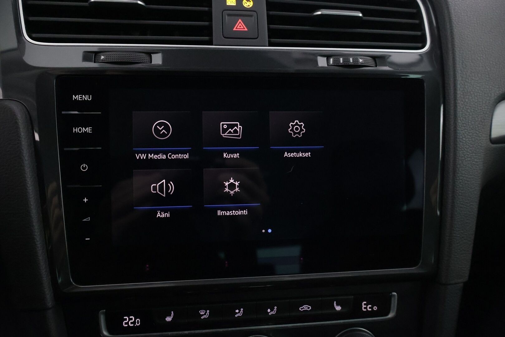 Volkswagen Golf 2019 e-Golf 100 kW (136 hv) automaatti * ACC / BLIS / Nahkapenkit! / Digimittaristo / Kessy / Lane Assist / Ledit / P.kamera* - * Nahkapenkeillä varusteltu asiallinen e-Golf kovilla varusteilla ! * - Osta nyt, maksa vasta ensi vuonna