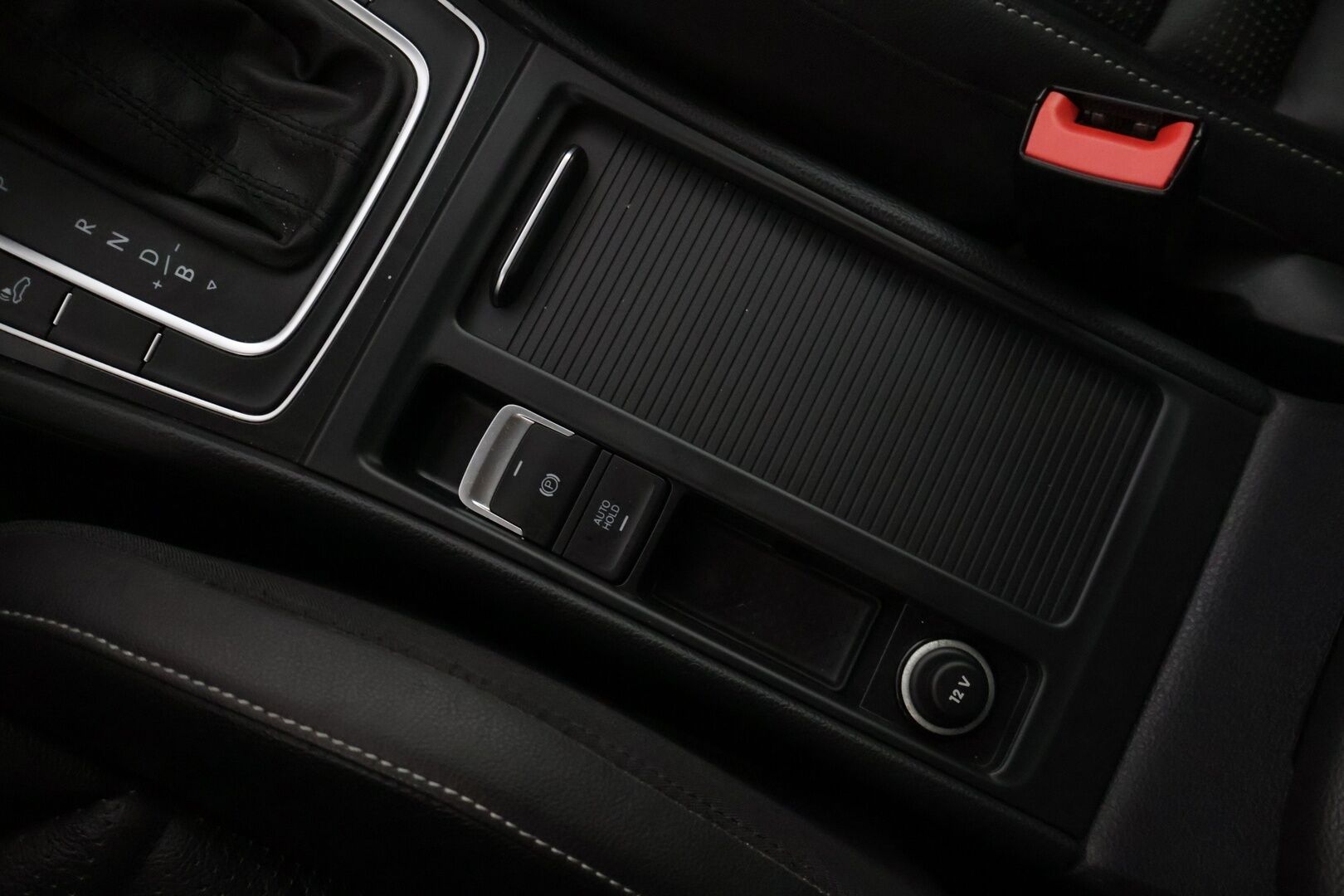 Volkswagen Golf 2019 e-Golf 100 kW (136 hv) automaatti * ACC / BLIS / Nahkapenkit! / Digimittaristo / Kessy / Lane Assist / Ledit / P.kamera* - * Nahkapenkeillä varusteltu asiallinen e-Golf kovilla varusteilla ! * - Osta nyt, maksa vasta ensi vuonna