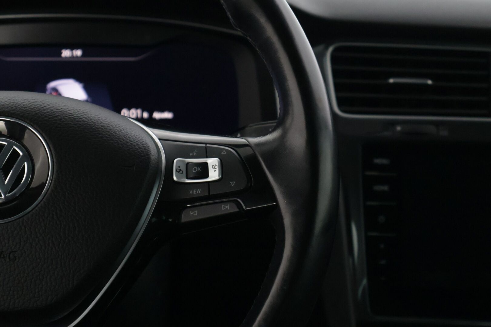 Volkswagen Golf 2019 e-Golf 100 kW (136 hv) automaatti * ACC / BLIS / Nahkapenkit! / Digimittaristo / Kessy / Lane Assist / Ledit / P.kamera* - * Nahkapenkeillä varusteltu asiallinen e-Golf kovilla varusteilla ! * - Osta nyt, maksa vasta ensi vuonna