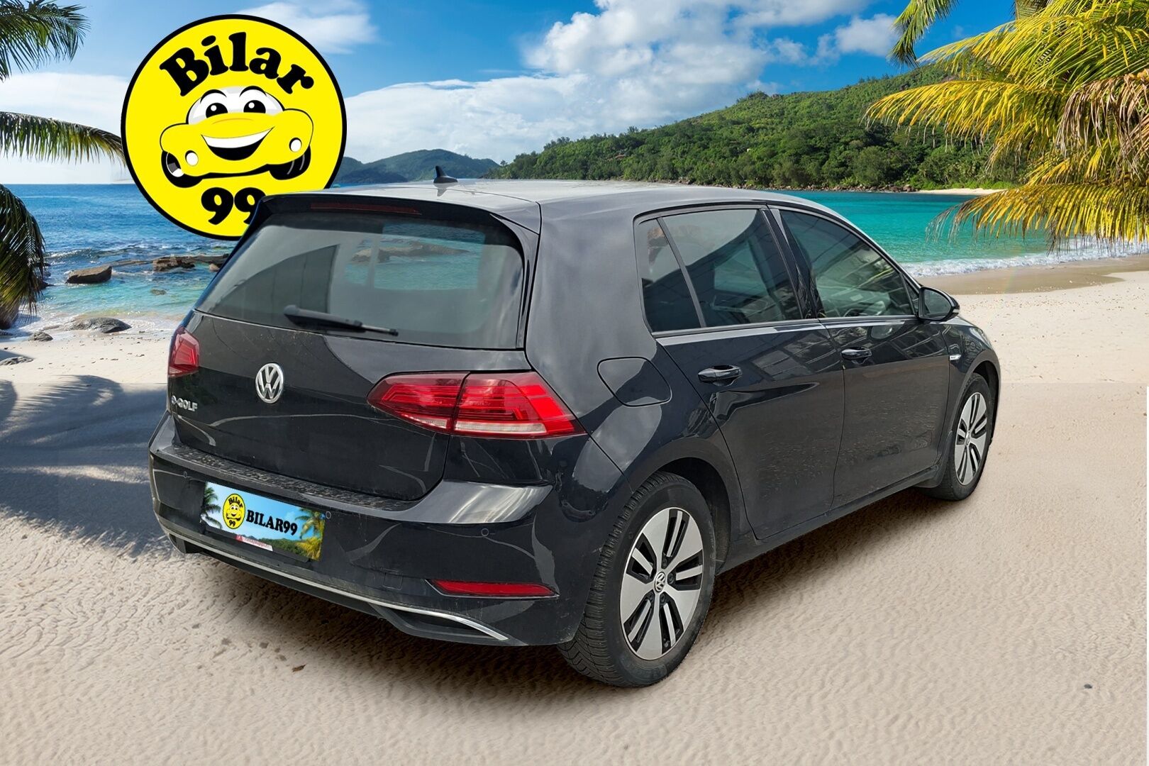Volkswagen Golf 2019 e-Golf 100 kW (136 hv) automaatti * ACC / BLIS / Nahkapenkit! / Digimittaristo / Kessy / Lane Assist / Ledit / P.kamera* - * Nahkapenkeillä varusteltu asiallinen e-Golf kovilla varusteilla ! *