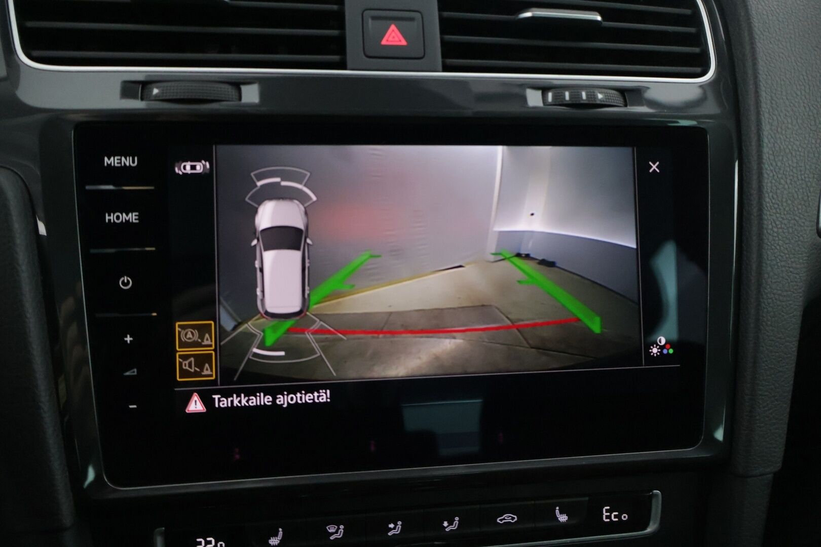 Volkswagen Golf 2019 e-Golf 100 kW (136 hv) automaatti * ACC / BLIS / Nahkapenkit! / Digimittaristo / Kessy / Lane Assist / Ledit / P.kamera* - * Nahkapenkeillä varusteltu asiallinen e-Golf kovilla varusteilla ! * - Osta nyt, maksa vasta ensi vuonna