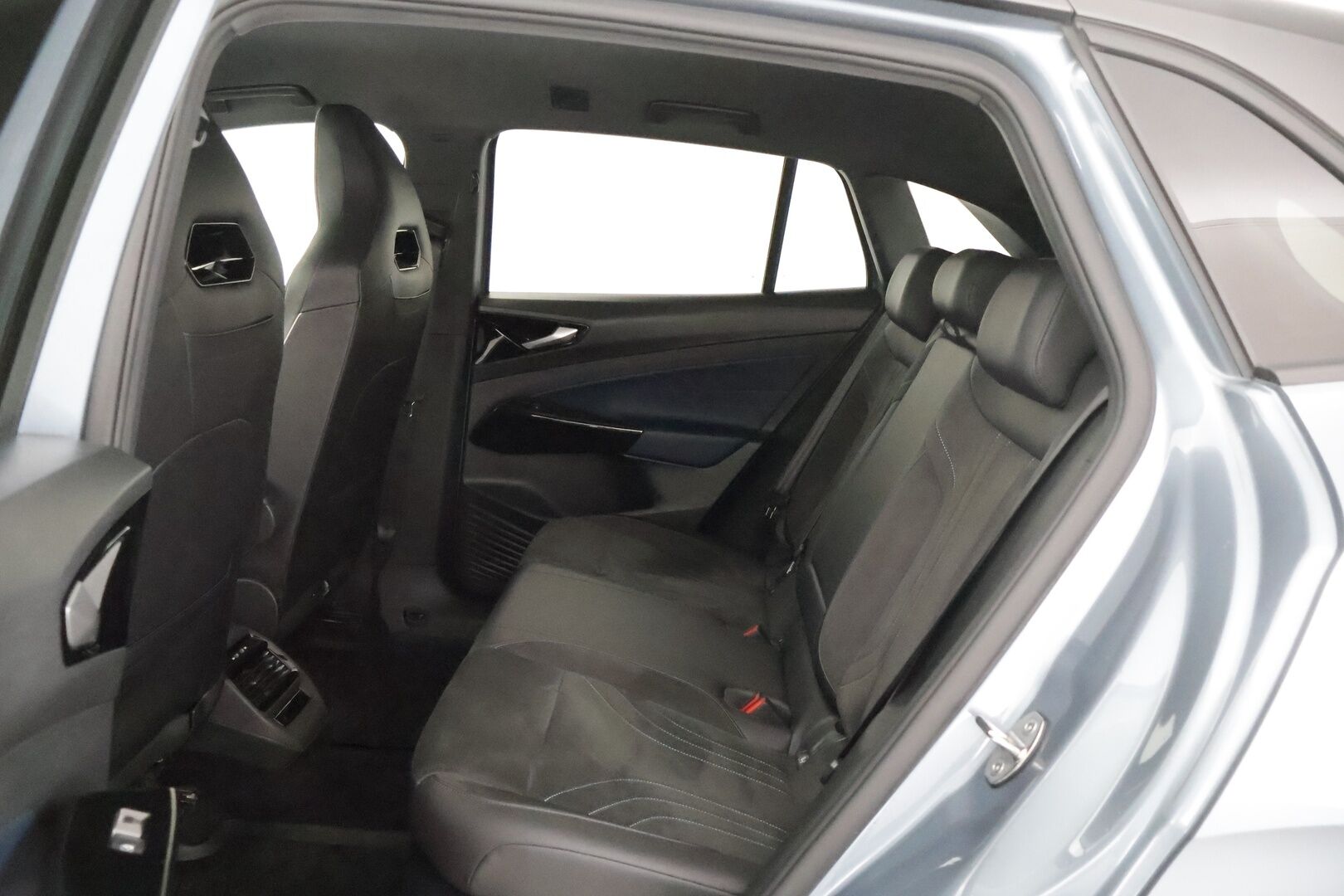 Volkswagen ID.4 2022 GTX Dual Motor AWD 77kWh *Lämpöpumppu / ACC / Vetokoukku / Navi / Matrix LED / Sporttinahat muistilla / Keyless / Kamera* - 3,99 % KORKOTARJOUS TÄHÄN AUTOON - Kahdet VW:n vanteet /  Lämpöpumpullinen / Neliveto