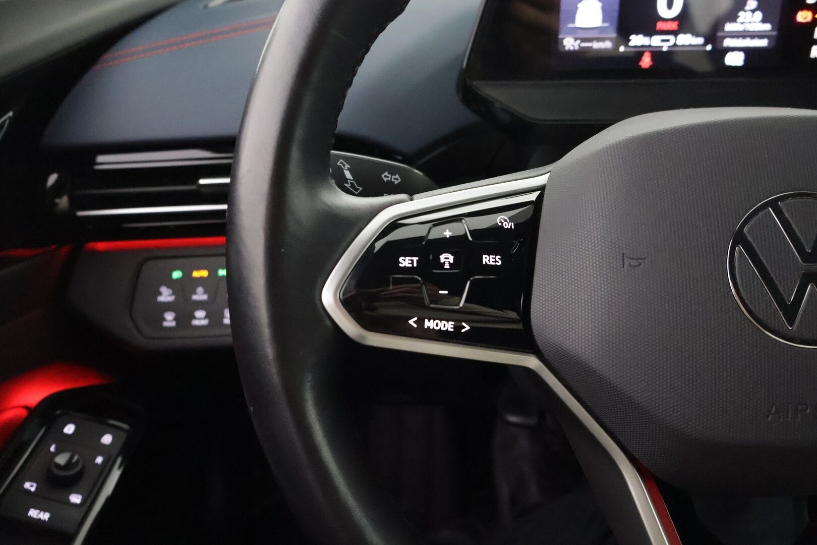 Volkswagen ID.4 2022 GTX Dual Motor AWD 77kWh *Lämpöpumppu / ACC / Vetokoukku / Navi / Matrix LED / Sporttinahat muistilla / Keyless / Kamera* - 3,99 % KORKOTARJOUS TÄHÄN AUTOON - Kahdet VW:n vanteet /  Lämpöpumpullinen / Neliveto