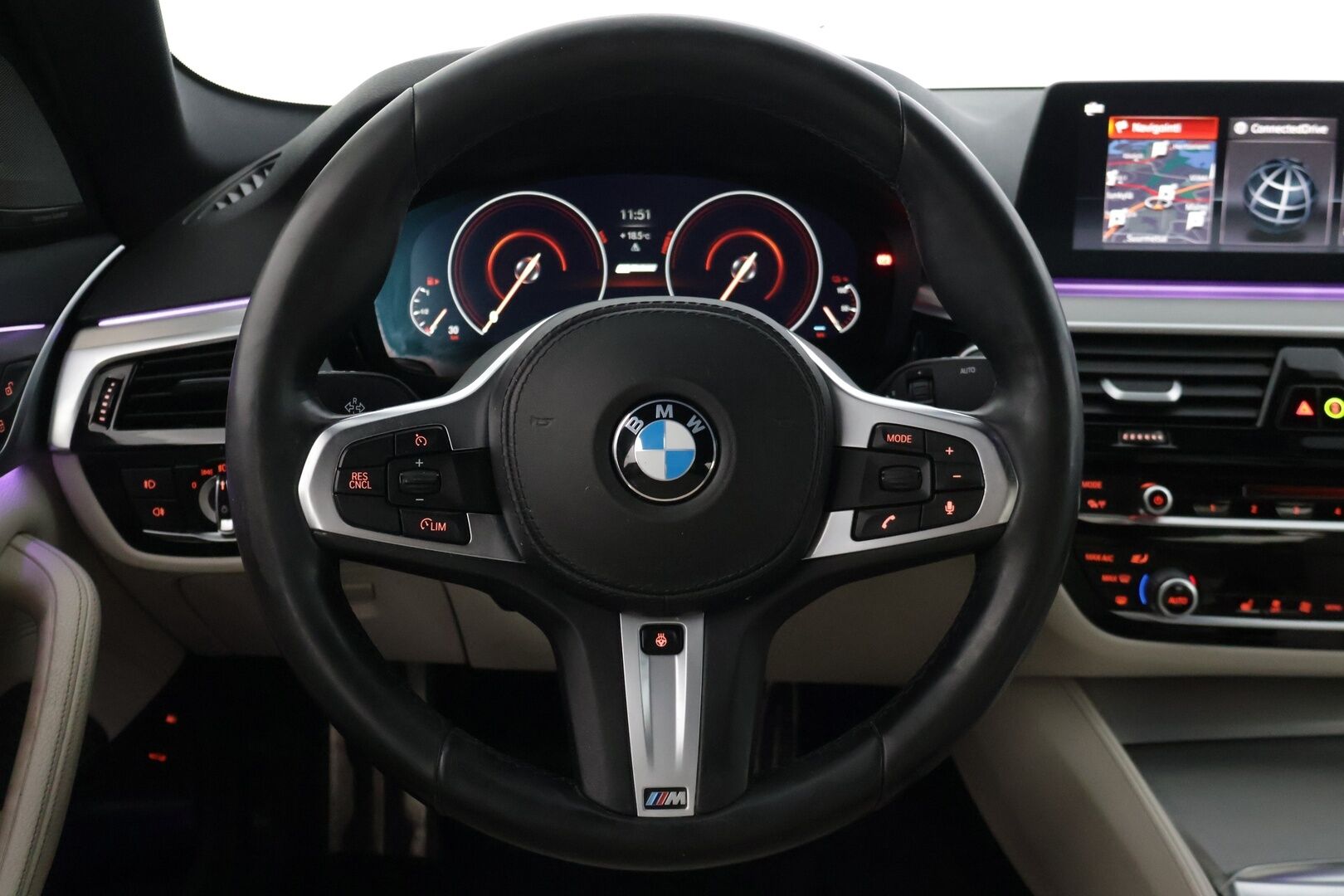 BMW 530 2019 G30 Sedan 530e A Charged Edition M Sport * Harman&Kardon / Dakota Nahat / P. Kamera / LED / Digimittaristo * - Vaaleat nahat / Kahdet renkaat aluvanteilla 