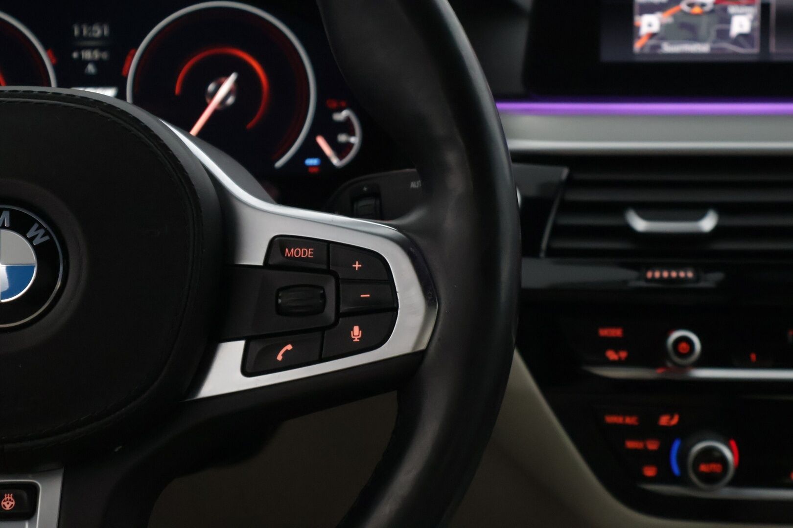 BMW 530 2019 G30 Sedan 530e A Charged Edition M Sport * Harman&Kardon / Dakota Nahat / P. Kamera / LED / Digimittaristo * - Vaaleat nahat / Kahdet renkaat aluvanteilla 