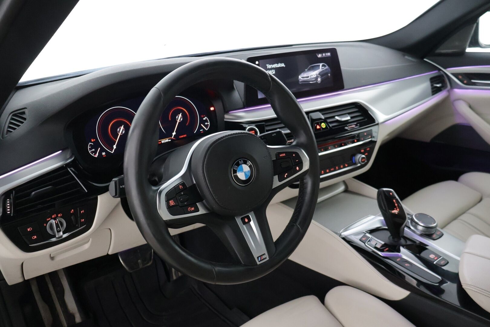 BMW 530 2019 G30 Sedan 530e A Charged Edition M Sport * Harman&Kardon / Dakota Nahat / P. Kamera / LED / Digimittaristo * - Vaaleat nahat / Kahdet renkaat aluvanteilla 