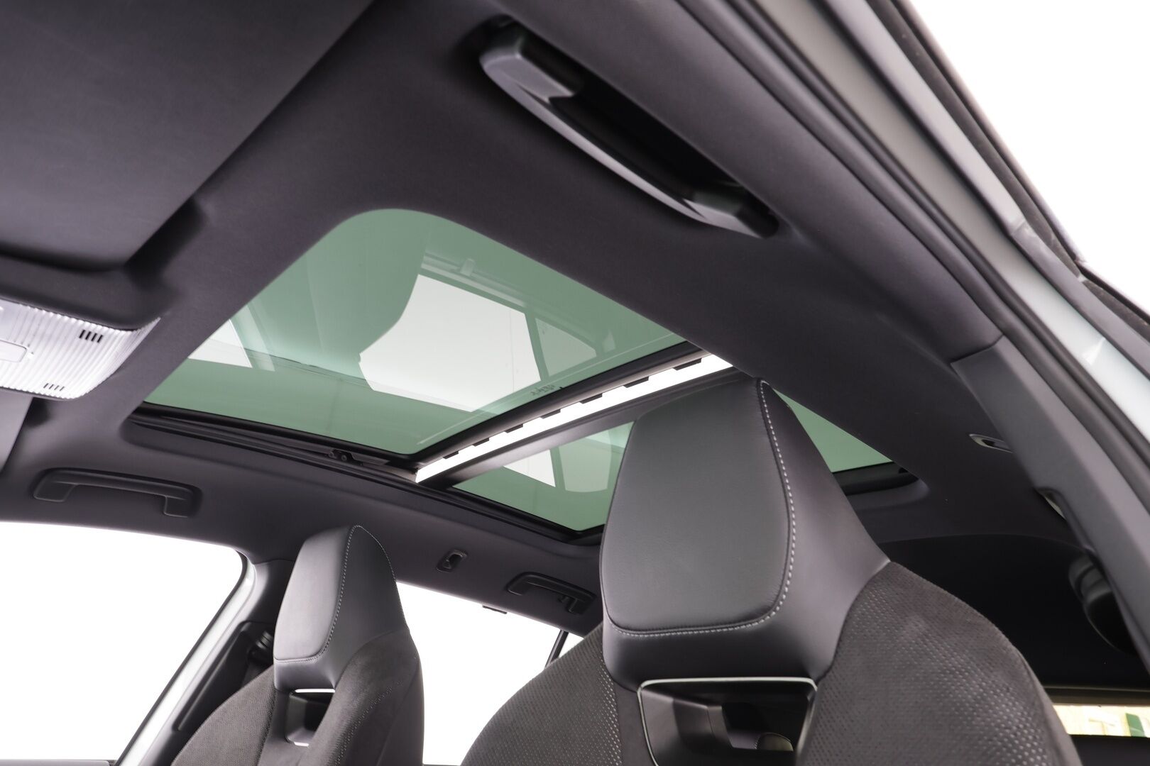 Skoda Enyaq 2022 80x 4x4 SportLine iV - | ACC | ILP | Koukku | Matrix-LED | Panorama | Muistipenkki | P.Kamera | Puolinahat | Keyless | Apple&Android |Suomi-auto | Kahdet Renkaat | Merkkihuollettu |