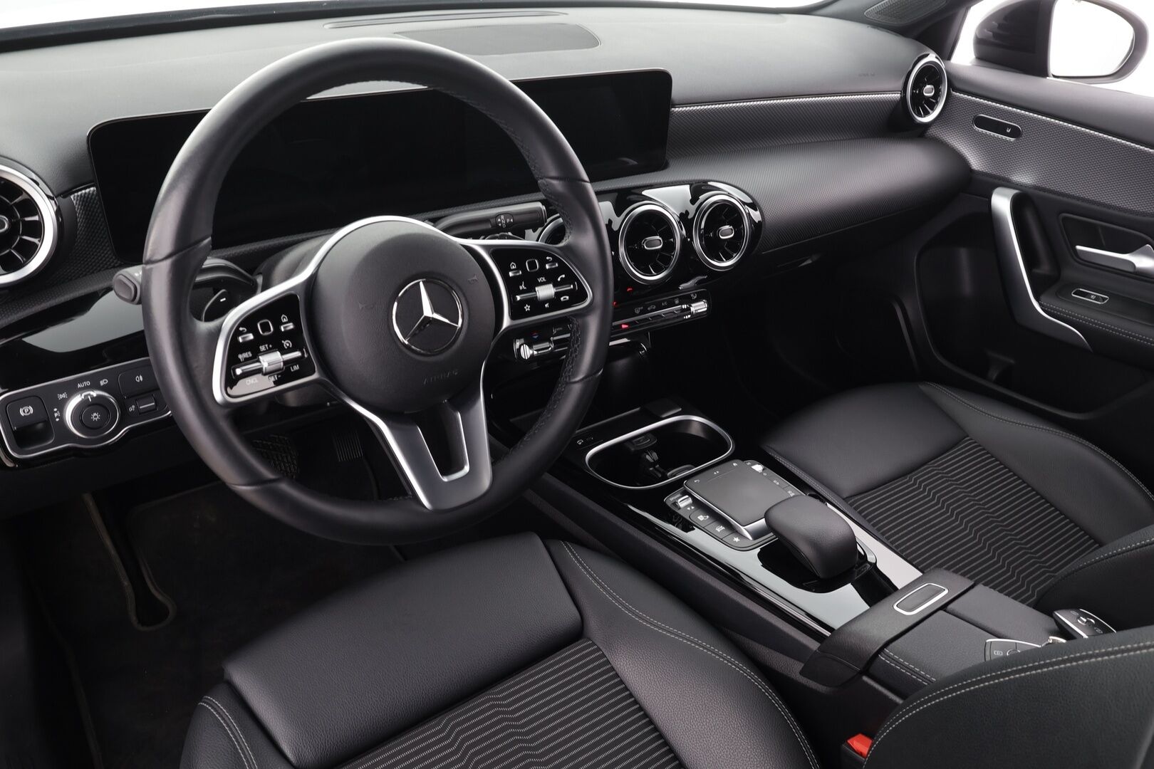 Mercedes-Benz A 2022 220 d 4MATIC A sedan Business * Vakkari / Webasto / P.kamera / LED / Puolinahat * - 1.Om Suomi-auto / Kahdet renkaat aluvanteilla - HULLU BLACKWEEK KORKOTARJOUS 2,49%