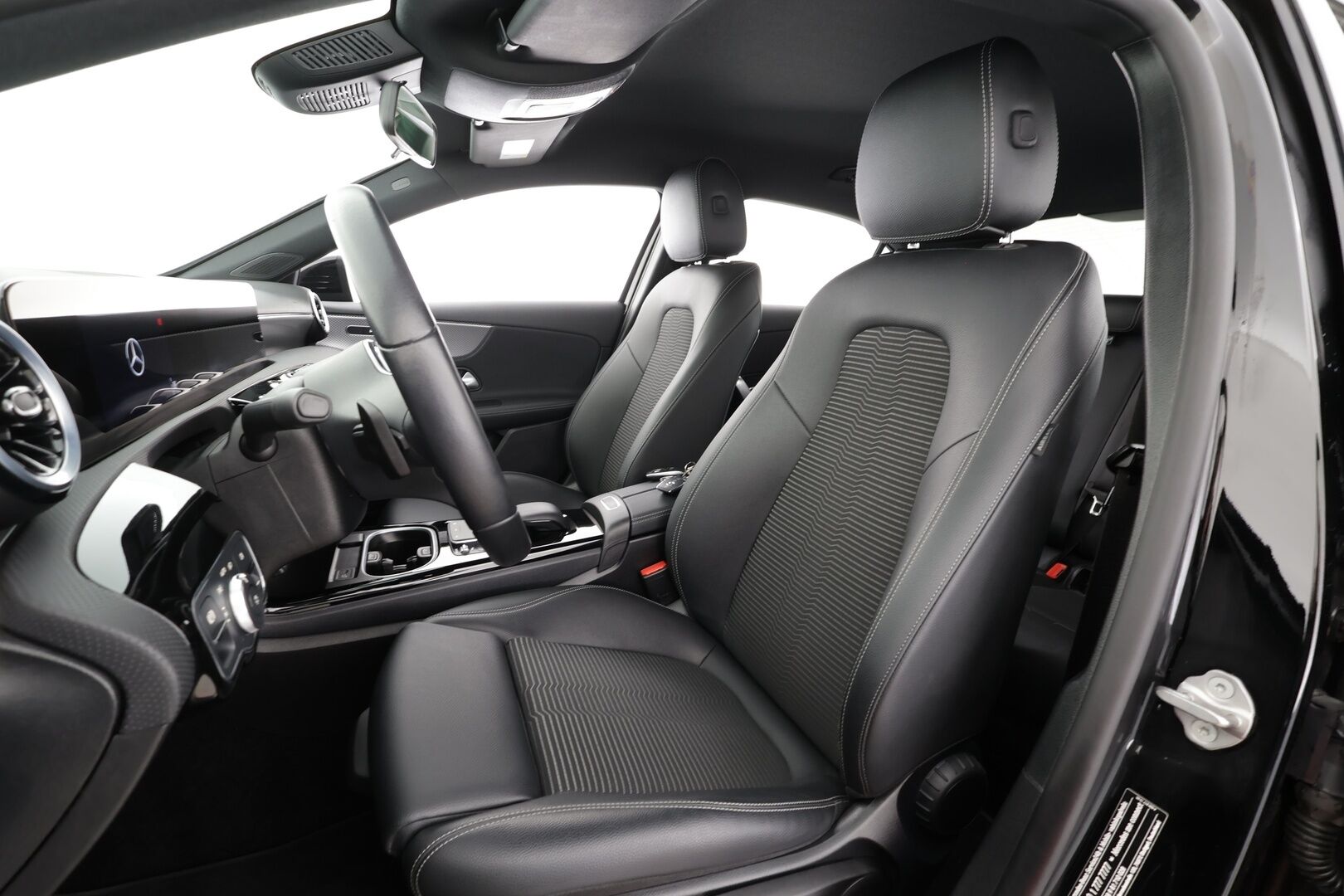 Mercedes-Benz A 2022 220 d 4MATIC A sedan Business * Vakkari / Webasto / P.kamera / LED / Puolinahat * - 1.Om Suomi-auto / Kahdet renkaat aluvanteilla - HULLU BLACKWEEK KORKOTARJOUS 2,49%