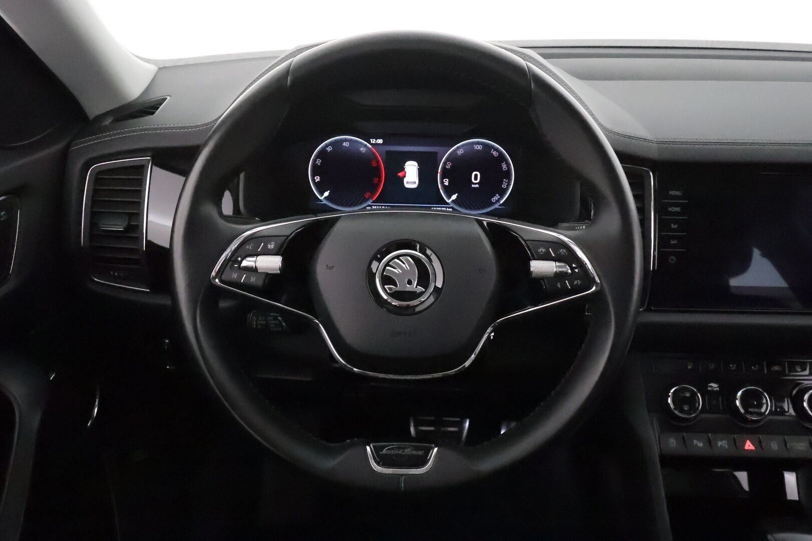Skoda Kodiaq 2022 2.0 TDI 150 4x4 L&K DSG **Panorama / 360° / Webasto / Koukku / Adapt.Vakkari / Matrix-LED / Ilmastoidut Muistipenkit** - 3,99 % KORKOTARJOUS TÄHÄN AUTOON - 1-om Suomi-auto / Kahdet Renkaat / Huippu Varusteet!