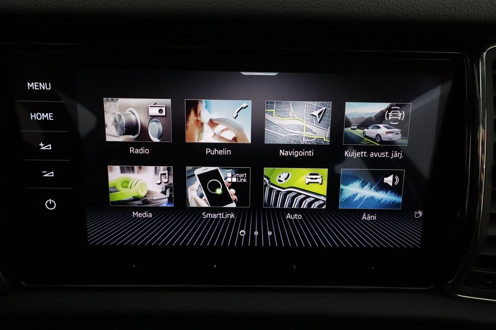 Skoda Kodiaq 2022 2.0 TDI 150 4x4 L&K DSG **Panorama / 360° / Webasto / Koukku / Adapt.Vakkari / Matrix-LED / Ilmastoidut Muistipenkit** - 3,99 % KORKOTARJOUS TÄHÄN AUTOON - 1-om Suomi-auto / Kahdet Renkaat / Huippu Varusteet!