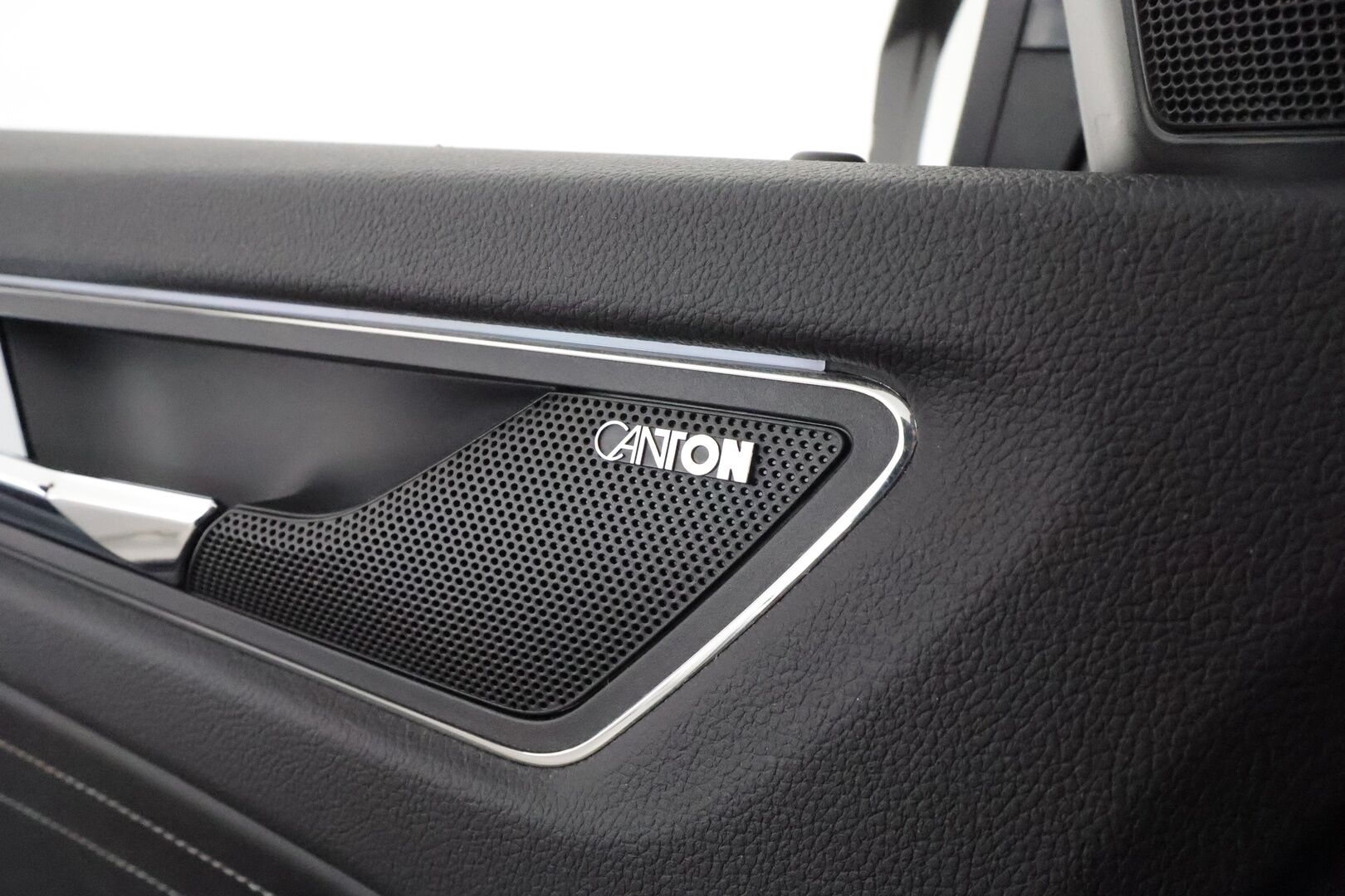 Skoda Kodiaq 2022 2.0 TDI 150 4x4 L&K DSG **Panorama / 360° / Webasto / Koukku / Adapt.Vakkari / Matrix-LED / Ilmastoidut Muistipenkit** - 3,99 % KORKOTARJOUS TÄHÄN AUTOON - 1-om Suomi-auto / Kahdet Renkaat / Huippu Varusteet!