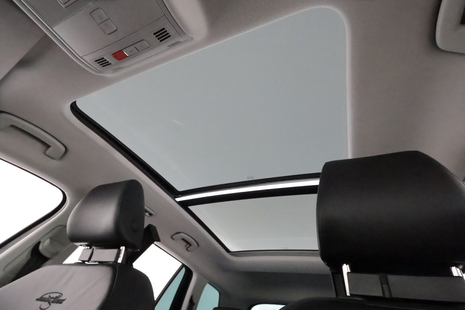 Skoda Kodiaq 2022 2.0 TDI 150 4x4 L&K DSG **Panorama / 360° / Webasto / Koukku / Adapt.Vakkari / Matrix-LED / Ilmastoidut Muistipenkit** - 3,99 % KORKOTARJOUS TÄHÄN AUTOON - 1-om Suomi-auto / Kahdet Renkaat / Huippu Varusteet!
