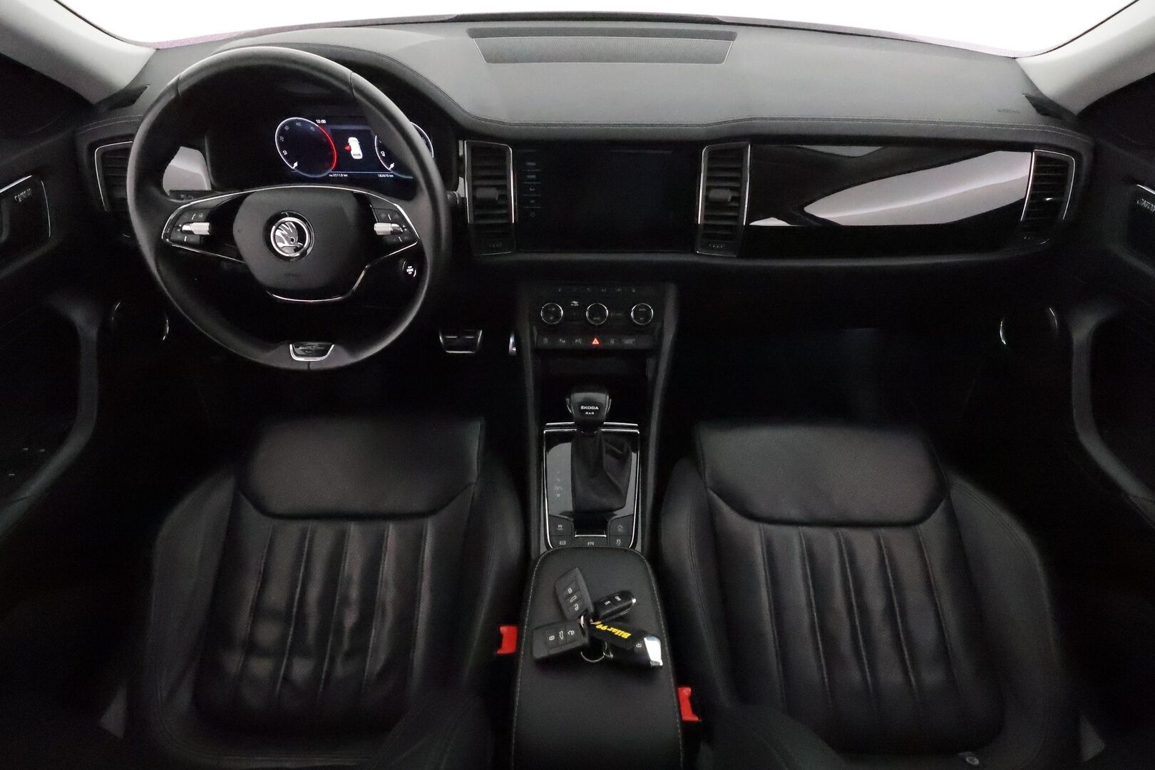 Skoda Kodiaq 2022 2.0 TDI 150 4x4 L&K DSG **Panorama / 360° / Webasto / Koukku / Adapt.Vakkari / Matrix-LED / Ilmastoidut Muistipenkit** - 3,99 % KORKOTARJOUS TÄHÄN AUTOON - 1-om Suomi-auto / Kahdet Renkaat / Huippu Varusteet!