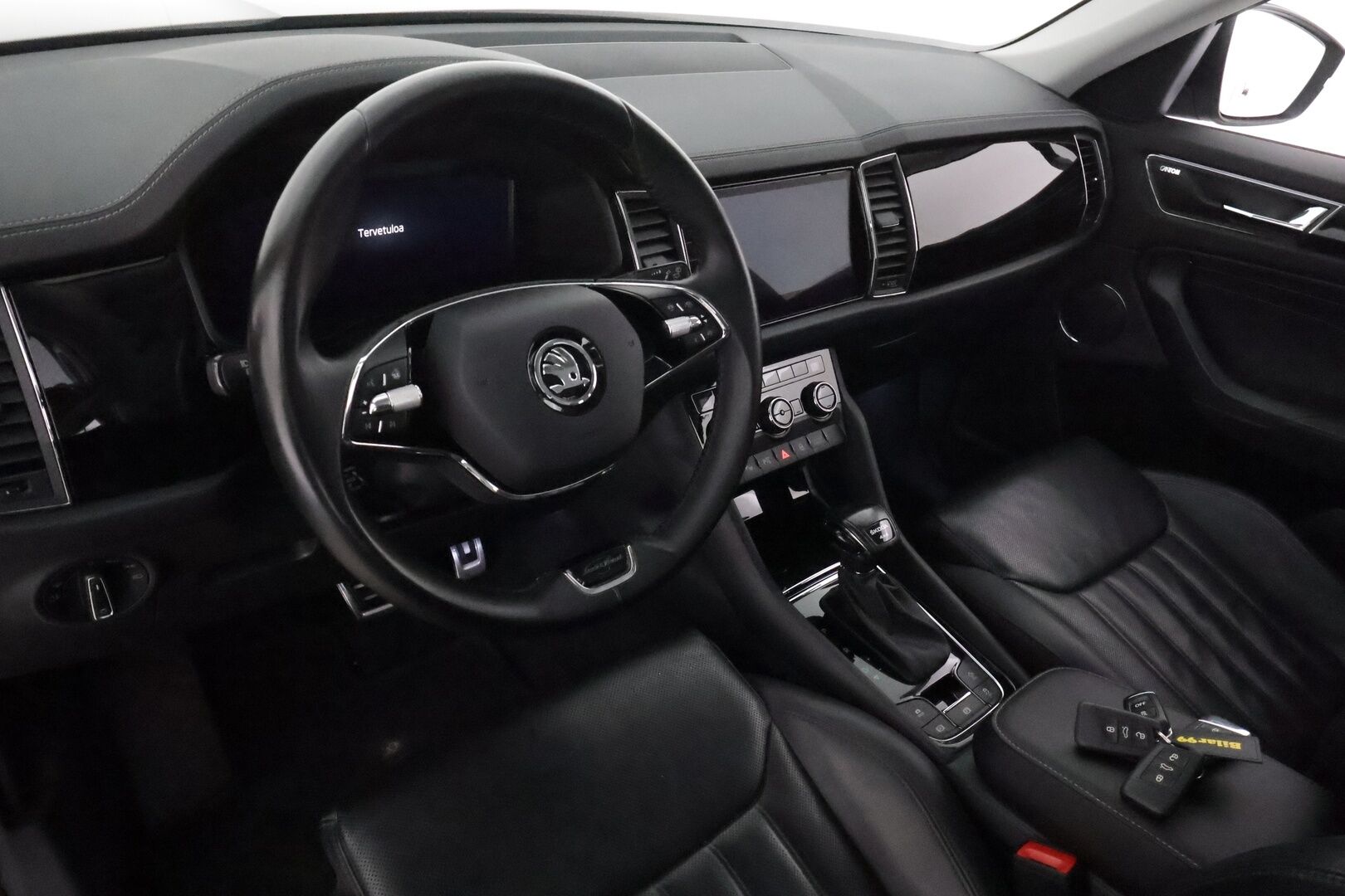 Skoda Kodiaq 2022 2.0 TDI 150 4x4 L&K DSG **Panorama / 360° / Webasto / Koukku / Adapt.Vakkari / Matrix-LED / Ilmastoidut Muistipenkit** - 3,99 % KORKOTARJOUS TÄHÄN AUTOON - 1-om Suomi-auto / Kahdet Renkaat / Huippu Varusteet!