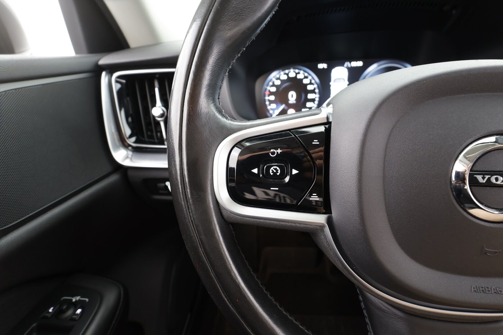 Volvo V60 2021 T6 TwE AWD Inscription Expression aut - | ACC | Koukku | Webasto | Full-LED | Osasähköt | High Performance audio | Puolinahat | P.Kamera | Keyless | Apple&Android | Kahdet Renkaat |