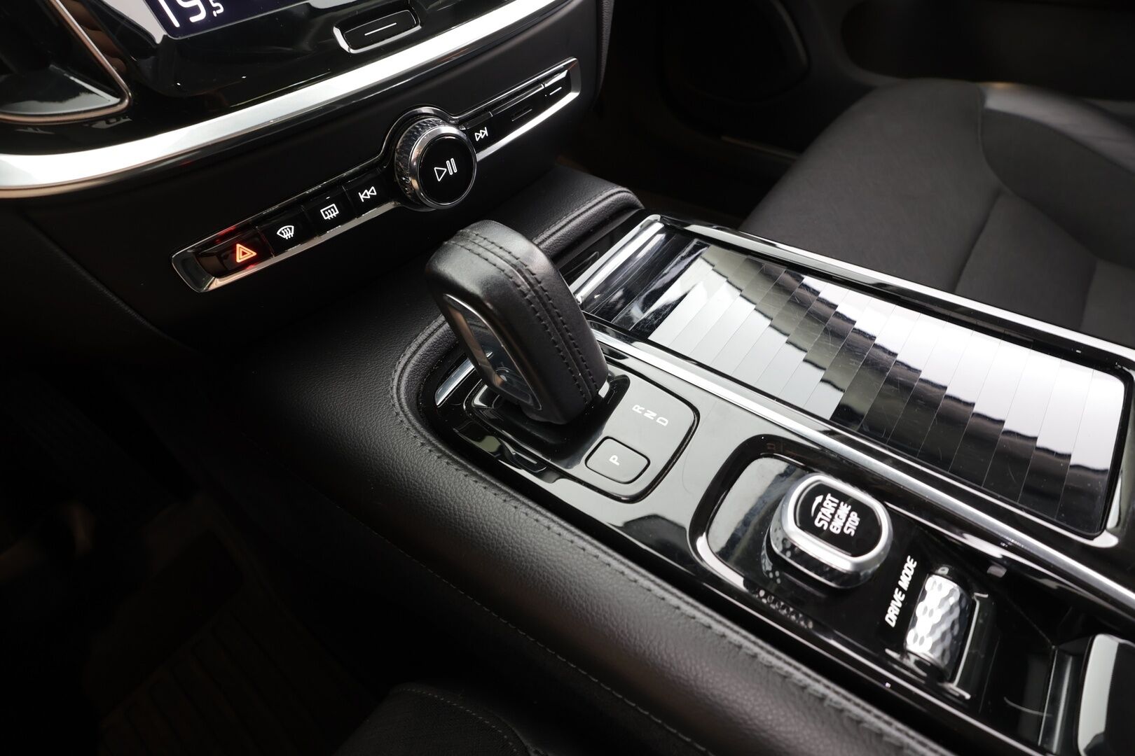 Volvo V60 2021 T6 TwE AWD Inscription Expression aut - | ACC | Koukku | Webasto | Full-LED | Osasähköt | High Performance audio | Puolinahat | P.Kamera | Keyless | Apple&Android | Kahdet Renkaat |