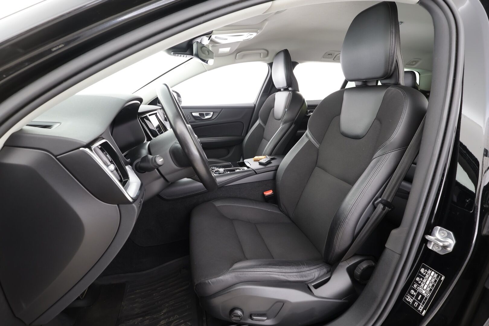 Volvo V60 2021 T6 TwE AWD Inscription Expression aut - | ACC | Koukku | Webasto | Full-LED | Osasähköt | High Performance audio | Puolinahat | P.Kamera | Keyless | Apple&Android | Kahdet Renkaat |