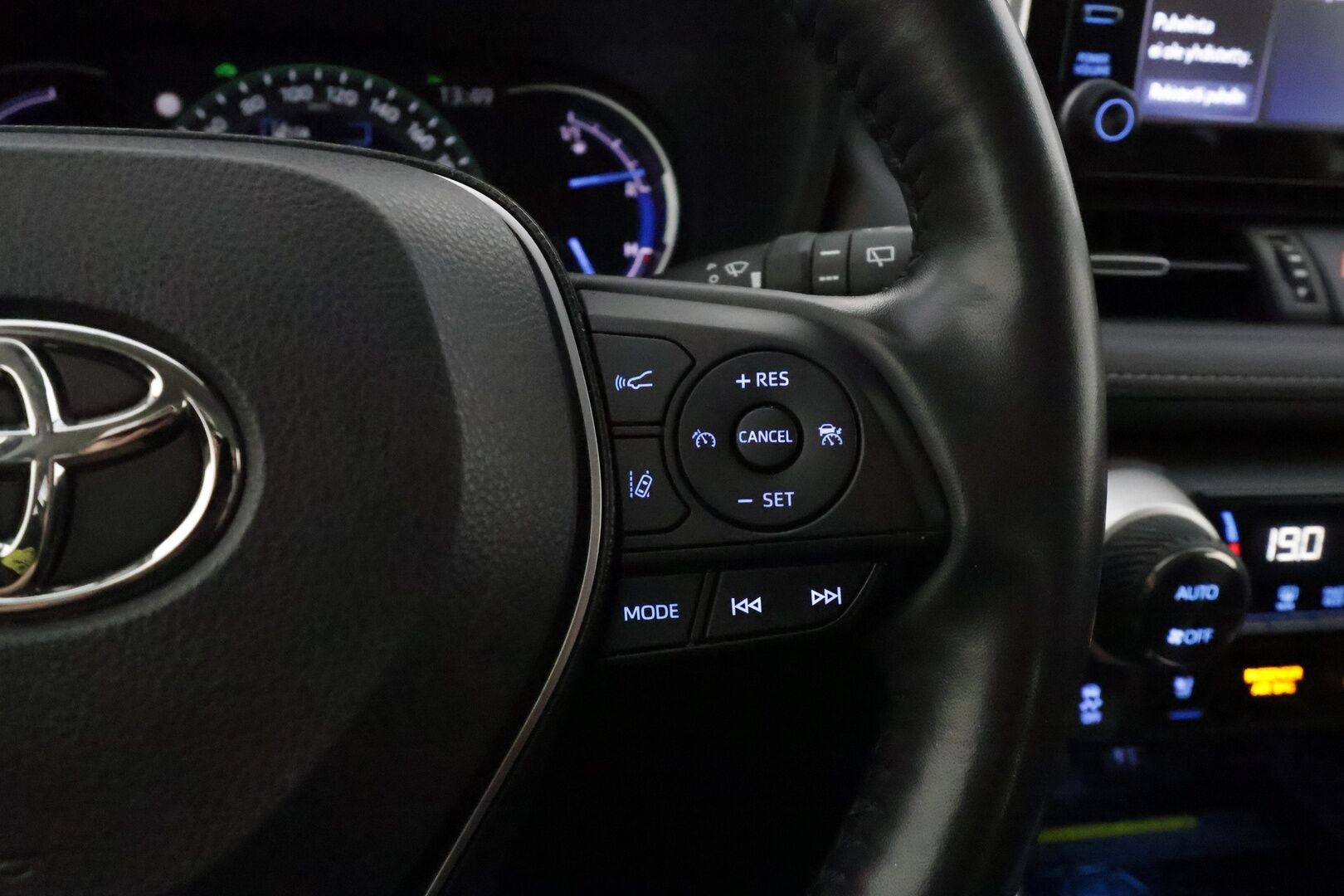 Toyota RAV4 2019 2,5 Hybrid AWD-i Premium Business ** 360° Kamera / Adapt.Vakkari / LED-valot / Koukku / JBL / Ilmastoitu Muistipenkki ** - 3,99 % KORKOTARJOUS TÄHÄN AUTOON - 2x Renkaat