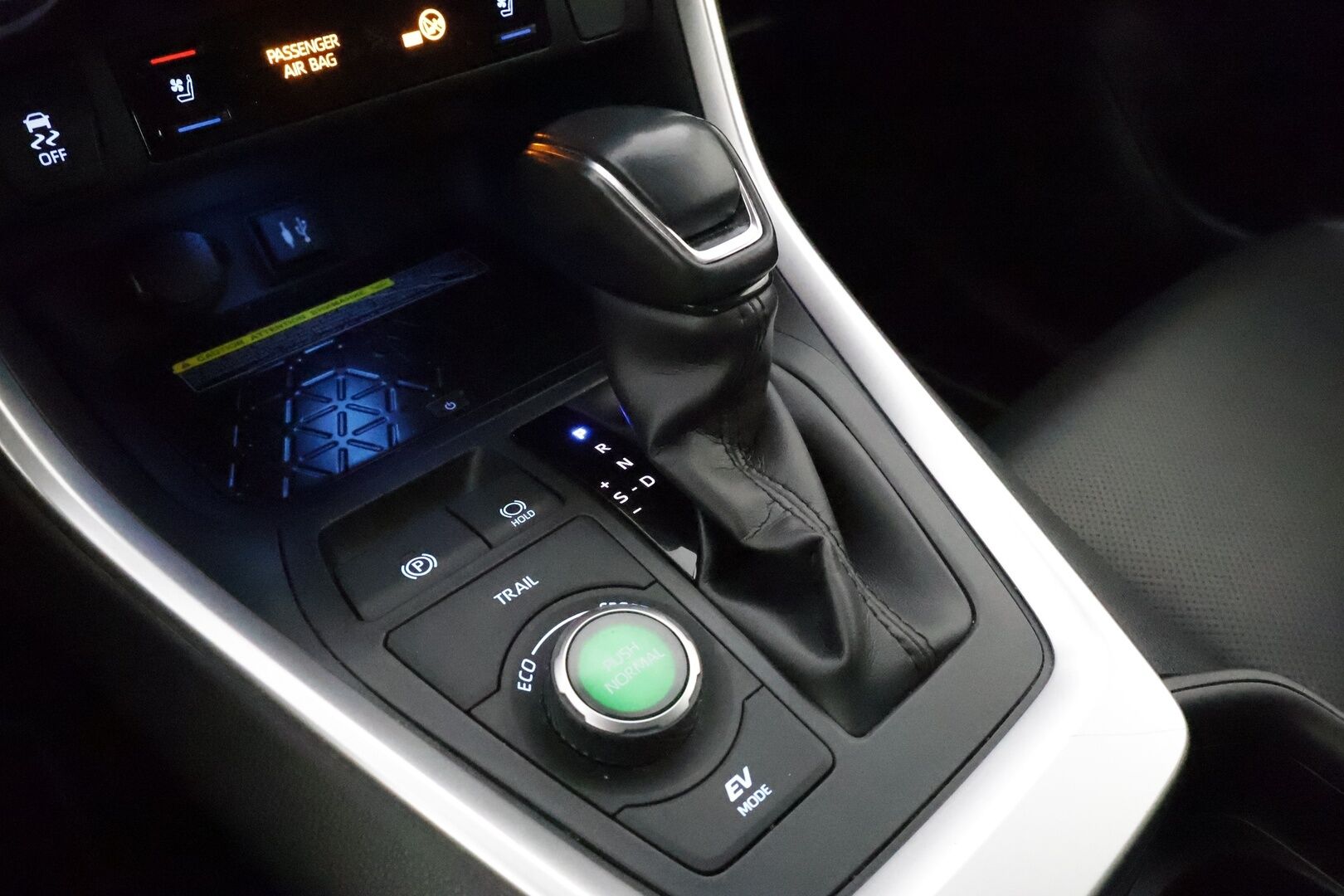 Toyota RAV4 2019 2,5 Hybrid AWD-i Premium Business ** 360° Kamera / Adapt.Vakkari / LED-valot / Koukku / JBL / Ilmastoitu Muistipenkki ** - 3,99 % KORKOTARJOUS TÄHÄN AUTOON - 2x Renkaat