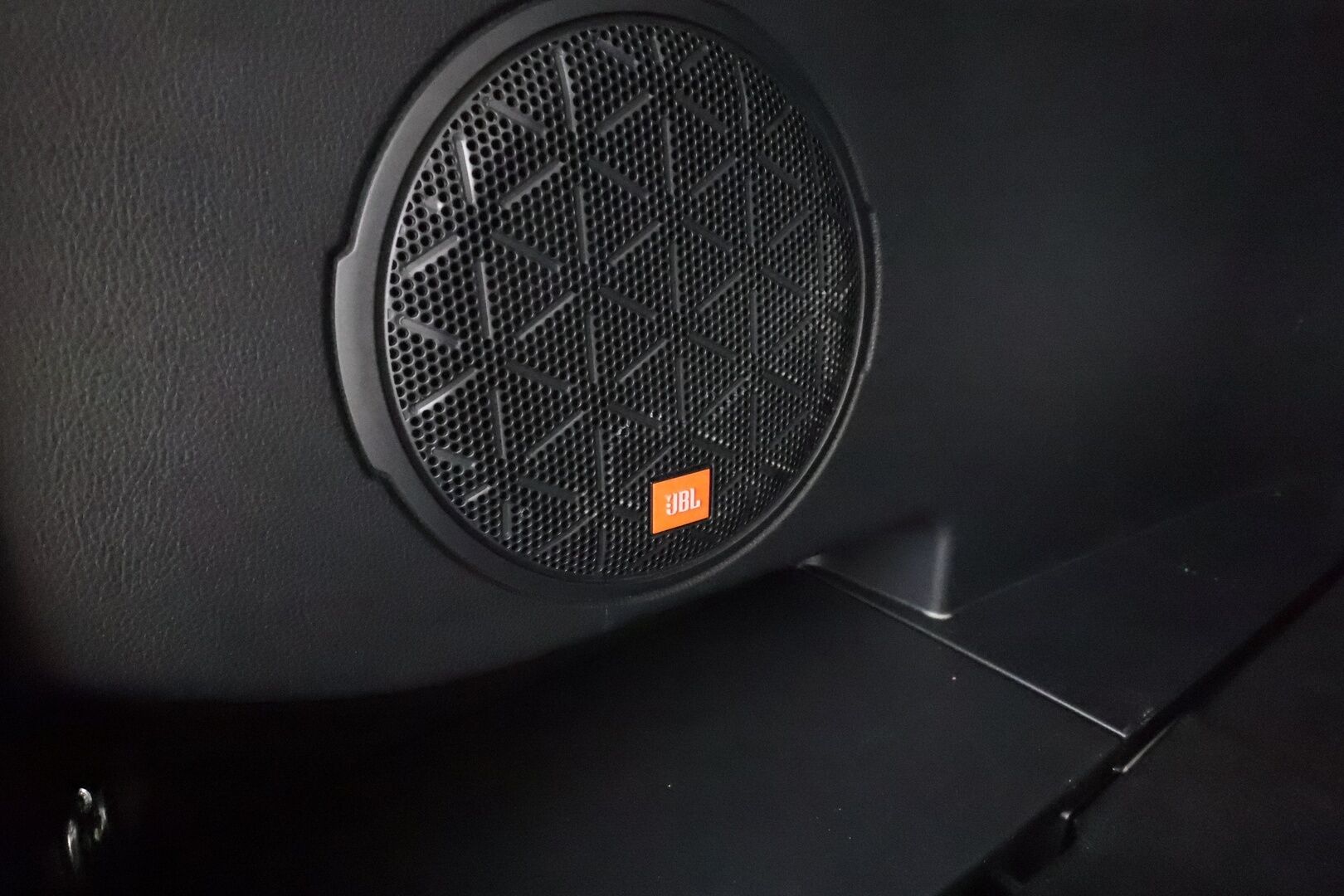 Toyota RAV4 2019 2,5 Hybrid AWD-i Premium Business ** 360° Kamera / Adapt.Vakkari / LED-valot / Koukku / JBL / Ilmastoitu Muistipenkki ** - 3,99 % KORKOTARJOUS TÄHÄN AUTOON - 2x Renkaat