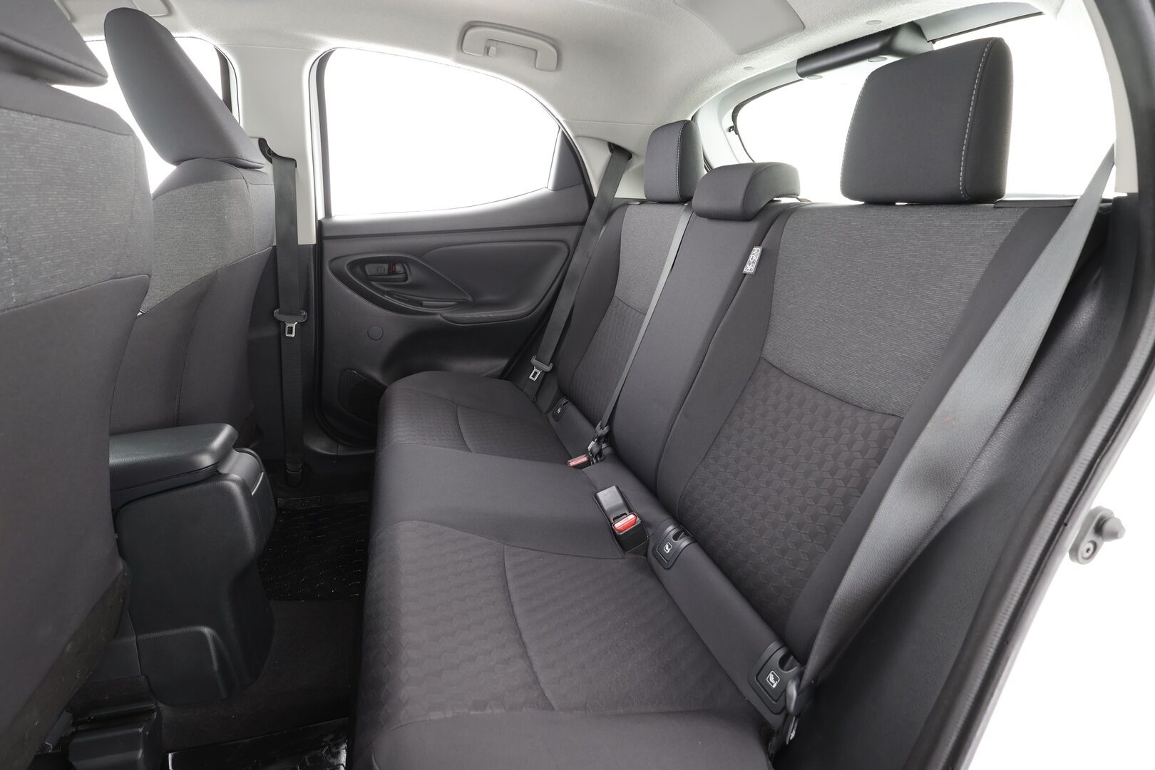 Toyota Yaris 2022 1,5 Hybrid Active * ACC / P.Kamera / Kaistavahti / Apple&Android / Navi / Keyless * - Suomi-auto / Kahdet renkaat aluvanteilla - HULLUT AVAJAISHULINAT KORKOTARJOUS 3,29 %