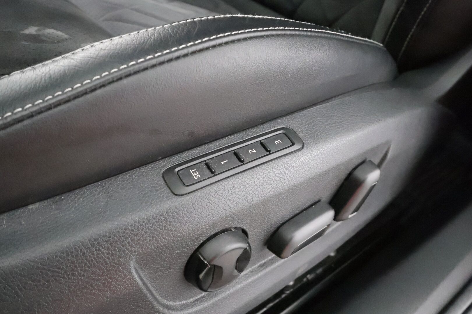 Skoda Superb 2020 Combi 1,4TSI PHEV SportLine iV DSG * Webasto / Koukku / ACC / Matrix-LED / Muistipenkki / P.kamera / Navi * - 2x Latauskaapelit / Kahdet renkaat - HULLUT VÄLIPÄIVÄT KORKOTARJOUS 2,49%