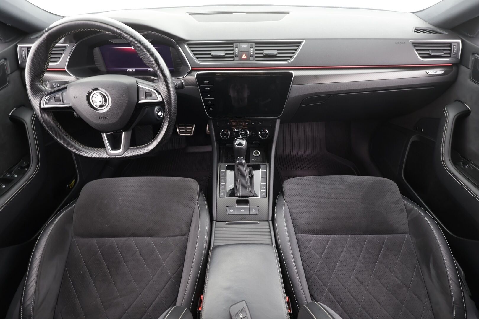 Skoda Superb 2020 Combi 1,4TSI PHEV SportLine iV DSG * Webasto / Koukku / ACC / Matrix-LED / Muistipenkki / P.kamera / Navi * - 2x Latauskaapelit / Kahdet renkaat - HULLUT VÄLIPÄIVÄT KORKOTARJOUS 2,49%