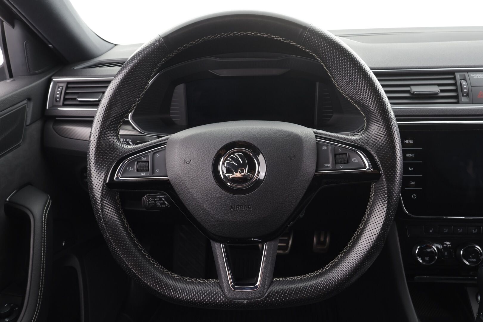 Skoda Superb 2020 Combi 1,4TSI PHEV SportLine iV DSG * Webasto / Koukku / ACC / Matrix-LED / Muistipenkki / P.kamera / Navi * - 2x Latauskaapelit / Kahdet renkaat - HULLUT VÄLIPÄIVÄT KORKOTARJOUS 2,49%