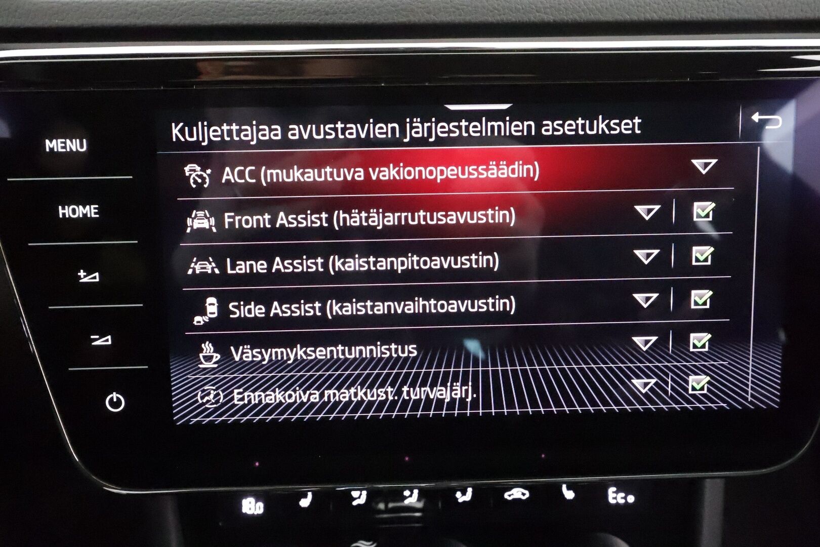 Skoda Superb 2020 Combi 1,4TSI PHEV SportLine iV DSG * Webasto / Koukku / ACC / Matrix-LED / Muistipenkki / P.kamera / Navi * - 2x Latauskaapelit / Kahdet renkaat - HULLUT VÄLIPÄIVÄT KORKOTARJOUS 2,49%