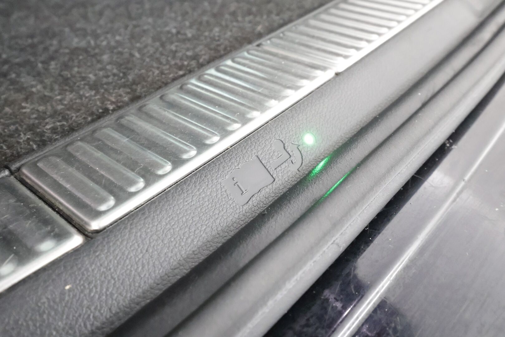 Skoda Superb 2020 Combi 1,4TSI PHEV SportLine iV DSG * Webasto / Koukku / ACC / Matrix-LED / Muistipenkki / P.kamera / Navi * - 2x Latauskaapelit / Kahdet renkaat - HULLUT VÄLIPÄIVÄT KORKOTARJOUS 2,49%