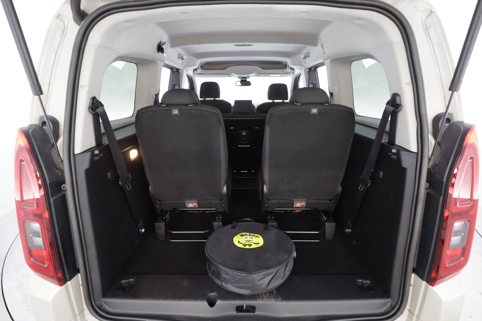 Toyota Proace CITY Verso EV 2022 L2 Premium 50 kWh 7-P - | Suomi-auto | Vakkari |  Koukku | P.Kamera | Navi | Kaistavahti | Digimittaristo | LED-Lisä | Keyless | Apple&Android |