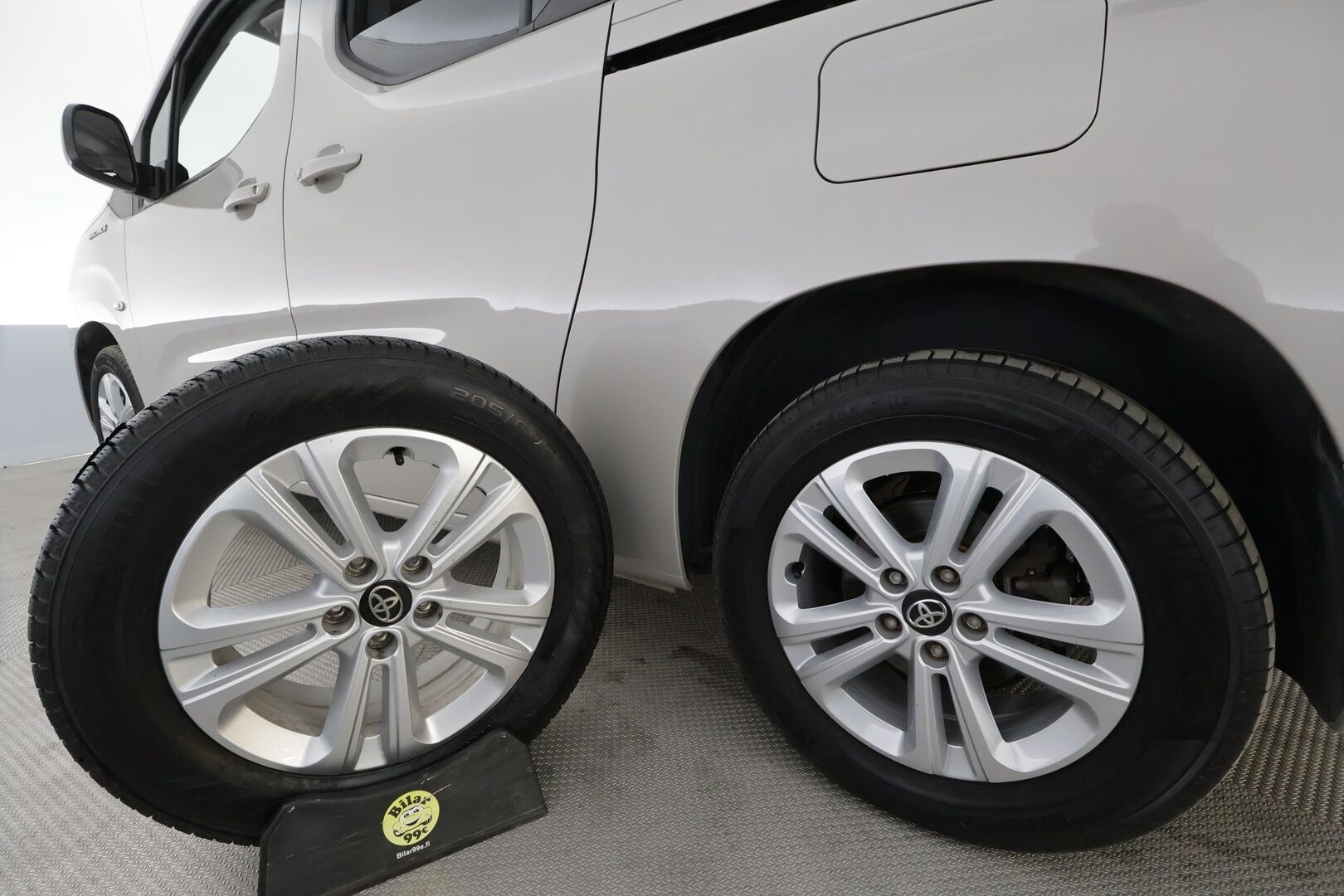 Toyota Proace CITY Verso EV 2022 L2 Premium 50 kWh 7-P * Vakkari / Koukku / P.Kamera / Navi / Kaistavahti / Digimittaristo / LED-Lisä / Keyless / Apple&Android * - Suomi-auto / Kahdet renkaat aluvanteilla / Merkkihuollettu - HULLUT AVAJAISHULINAT KORKOTARJOUS 3,29 %