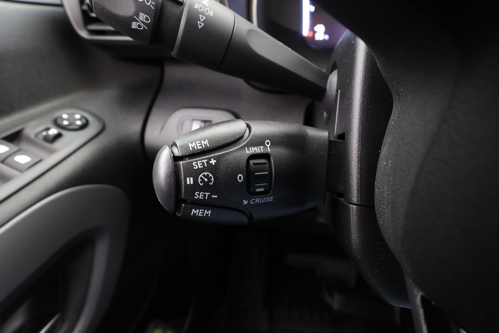 Toyota Proace CITY Verso EV 2022 L2 Premium 50 kWh 7-P - | Suomi-auto | Vakkari |  Koukku | P.Kamera | Navi | Kaistavahti | Digimittaristo | LED-Lisä | Keyless | Apple&Android |