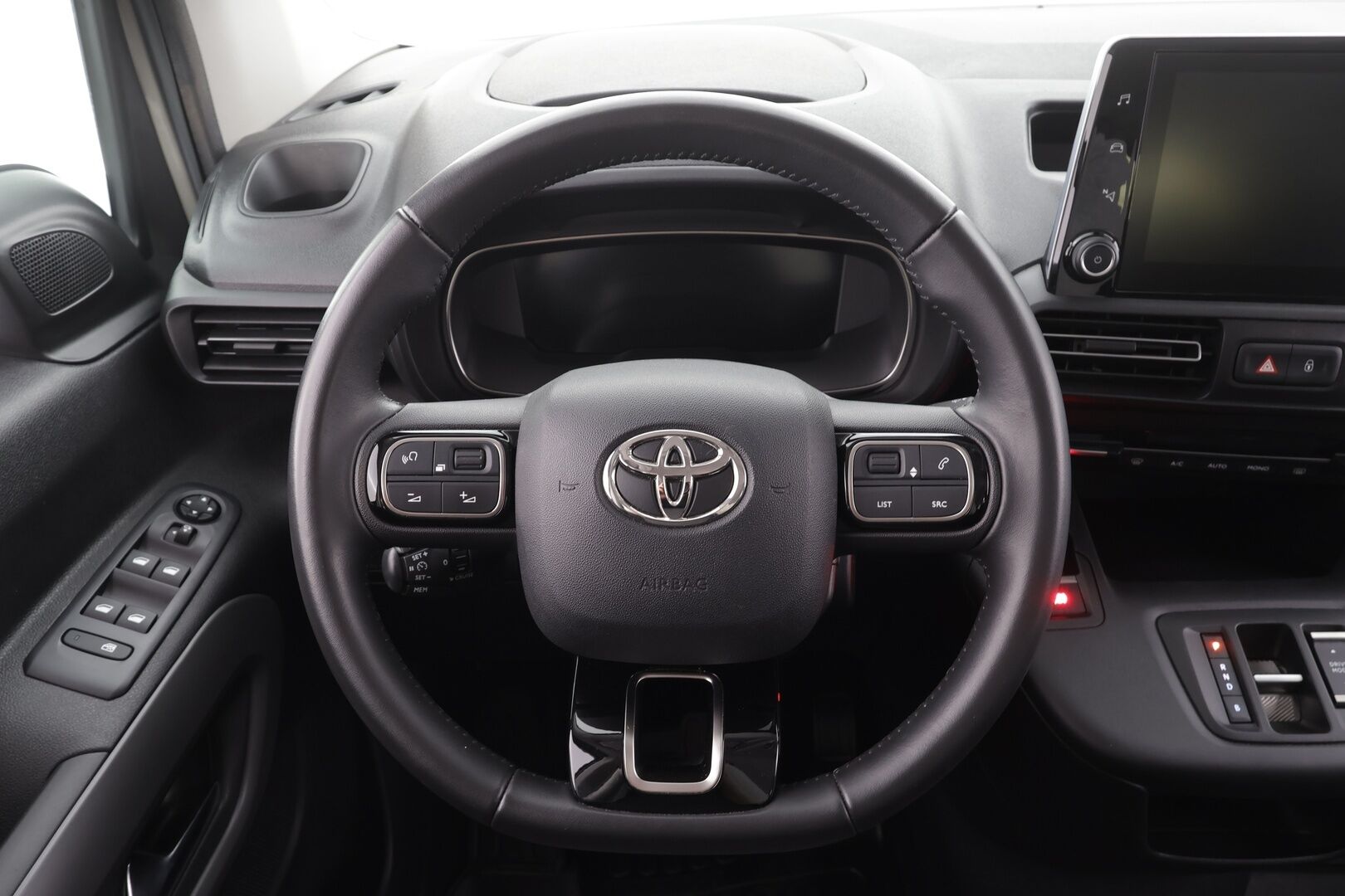 Toyota Proace CITY Verso EV 2022 L2 Premium 50 kWh 7-P * Vakkari / Koukku / P.Kamera / Navi / Kaistavahti / Digimittaristo / LED-Lisä / Keyless / Apple&Android * - Suomi-auto / Kahdet renkaat aluvanteilla / Merkkihuollettu - HULLUT AVAJAISHULINAT KORKOTARJOUS 3,29 %