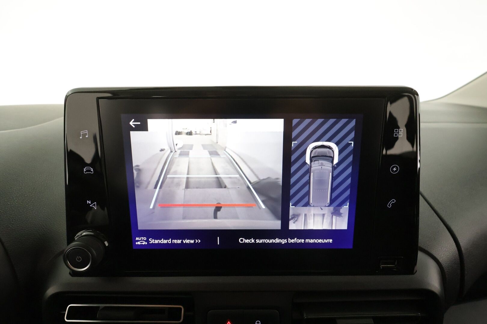 Toyota Proace CITY Verso EV 2022 L2 Premium 50 kWh 7-P * Vakkari / Koukku / P.Kamera / Navi / Kaistavahti / Digimittaristo / LED-Lisä / Keyless / Apple&Android * - Suomi-auto / Kahdet renkaat aluvanteilla / Merkkihuollettu - HULLUT AVAJAISHULINAT KORKOTARJOUS 3,29 %