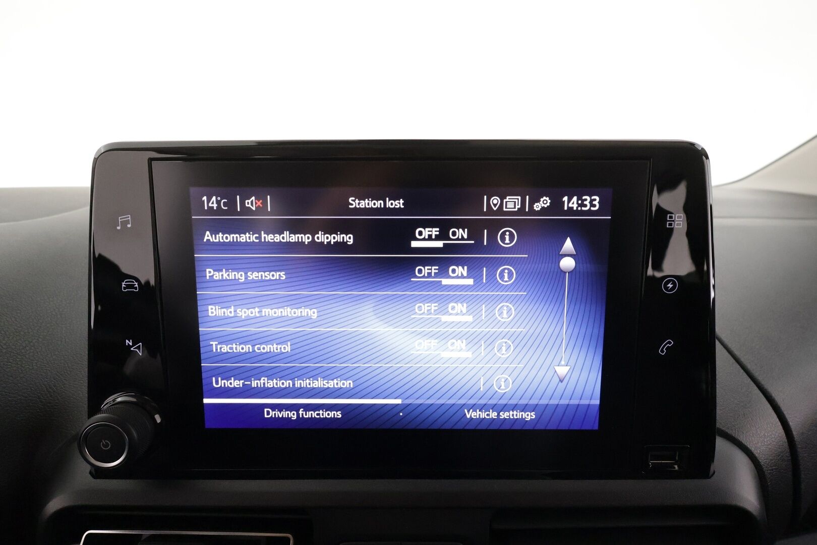 Toyota Proace CITY Verso EV 2022 L2 Premium 50 kWh 7-P * Vakkari / Koukku / P.Kamera / Navi / Kaistavahti / Digimittaristo / LED-Lisä / Keyless / Apple&Android * - Suomi-auto / Kahdet renkaat aluvanteilla / Merkkihuollettu - HULLUT AVAJAISHULINAT KORKOTARJOUS 3,29 %