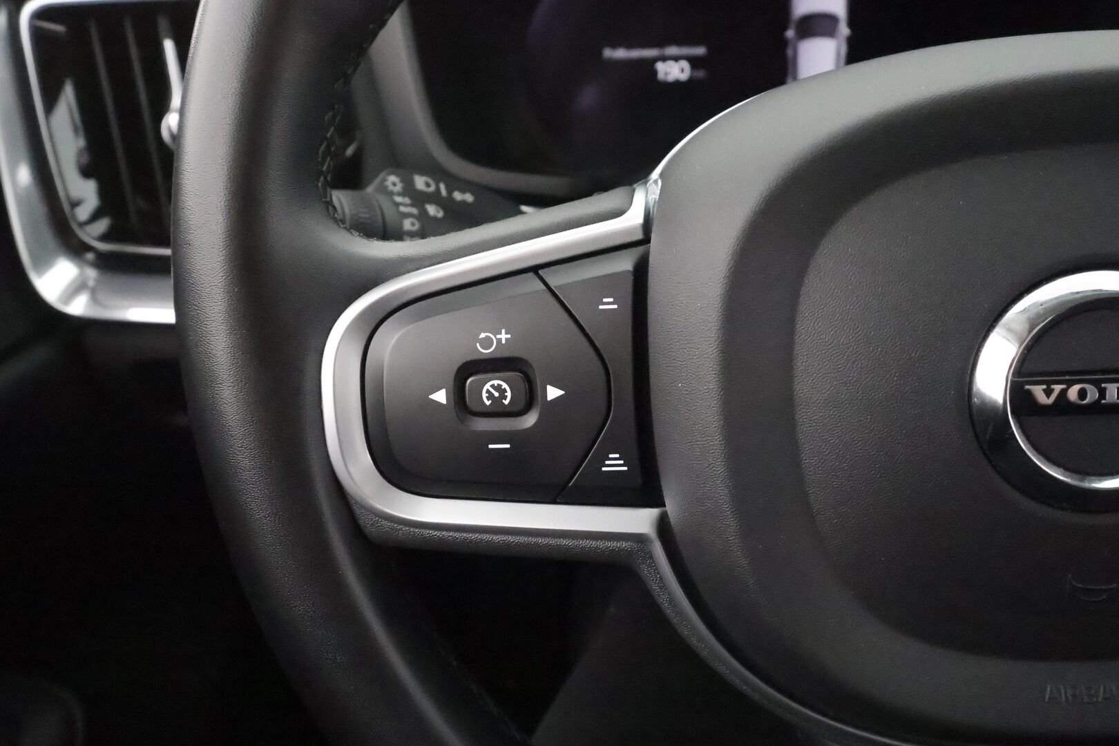 Volvo V60 2023 B3 MHEV Business Core DCT aut - Pilot assist | Webasto | Full-LED | Kamera | High Performance LED | Keyless | Apple&Android | Suomi-auto | Kahdet Renkaat 