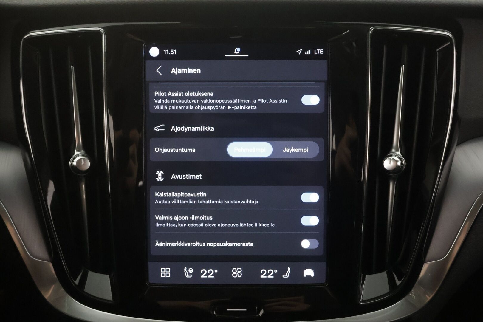 Volvo V60 2023 B3 MHEV Business Core DCT aut - Pilot assist | Webasto | Full-LED | Kamera | High Performance LED | Keyless | Apple&Android | Suomi-auto | Kahdet Renkaat 