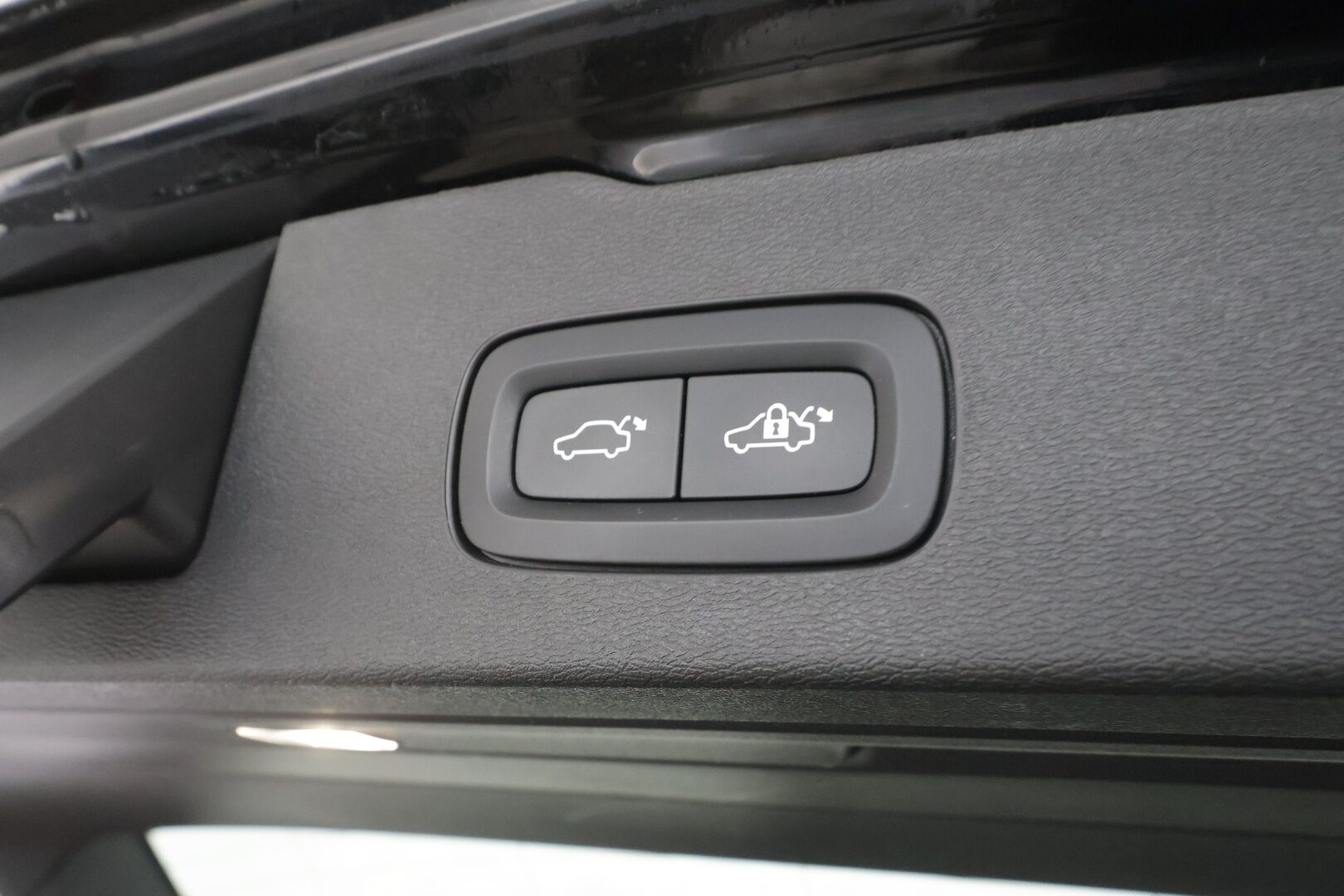 Volvo V60 2023 B3 MHEV Business Core DCT aut - Pilot assist | Webasto | Full-LED | Kamera | High Performance LED | Keyless | Apple&Android | Suomi-auto | Kahdet Renkaat 