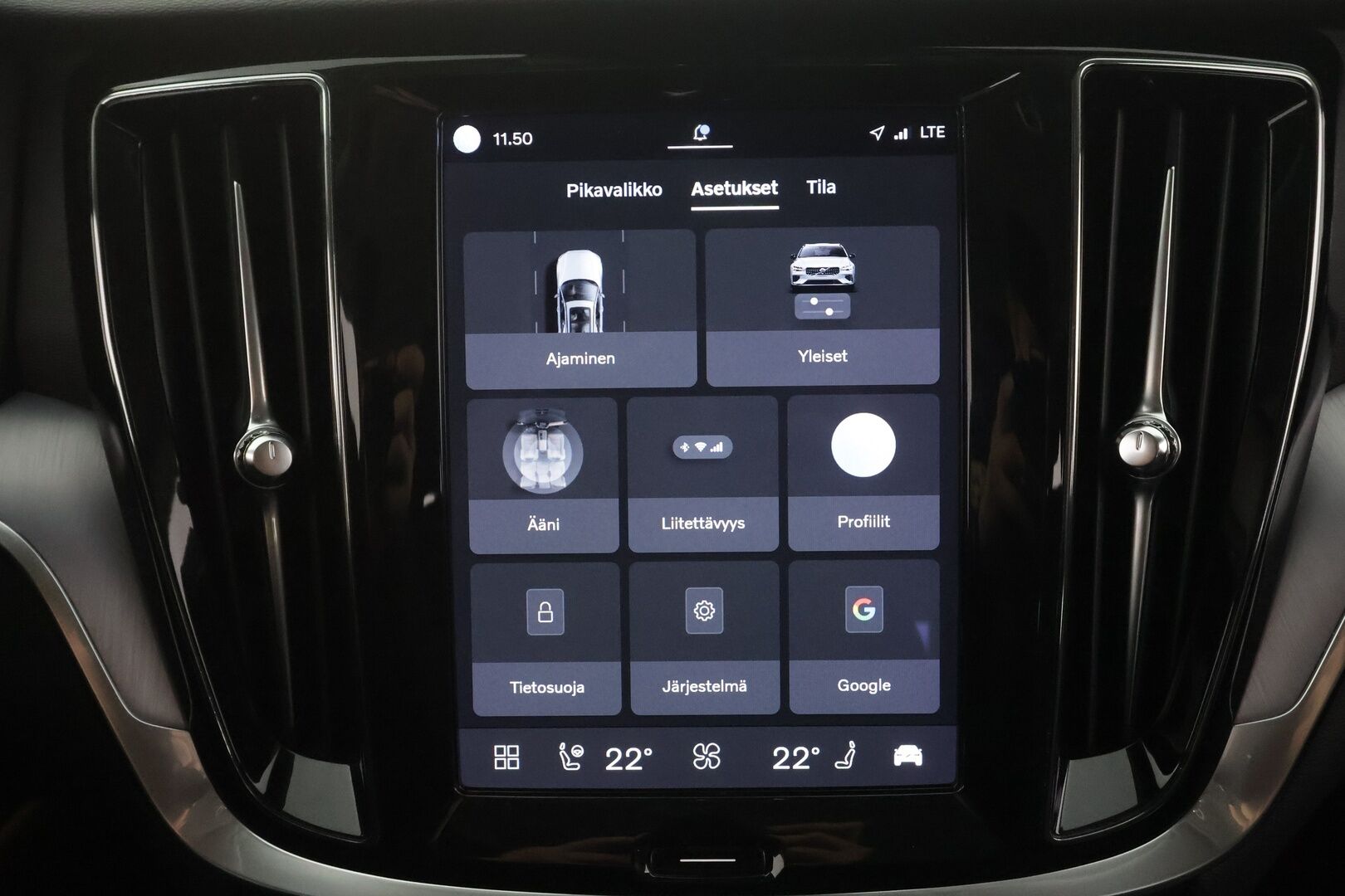 Volvo V60 2023 B3 MHEV Business Core DCT aut - | Pilot assist | Webasto | Full-LED | P.Kamera | High Performance LED | Keyless | Apple&Android | Suomi-auto | Kahdet Renkaat |