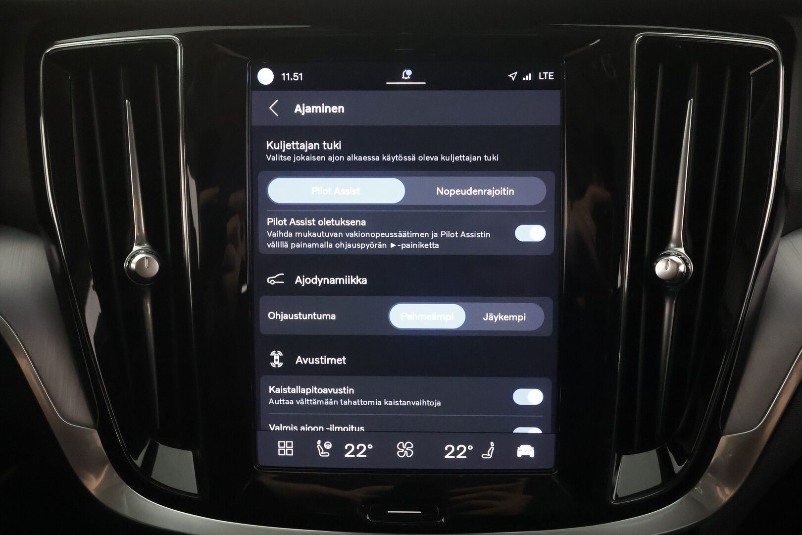 Volvo V60 2023 B3 MHEV Business Core DCT aut - | Pilot assist | Webasto | Full-LED | P.Kamera | High Performance LED | Keyless | Apple&Android | Suomi-auto | Kahdet Renkaat |