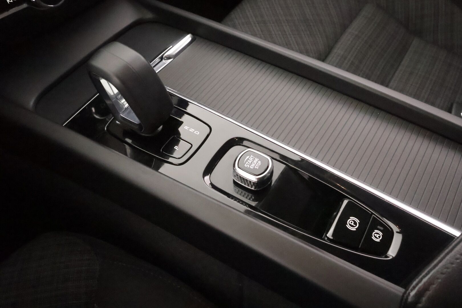 Volvo V60 2023 B3 MHEV Business Core DCT aut - Pilot assist | Webasto | Full-LED | Kamera | High Performance LED | Keyless | Apple&Android | Suomi-auto | Kahdet Renkaat 